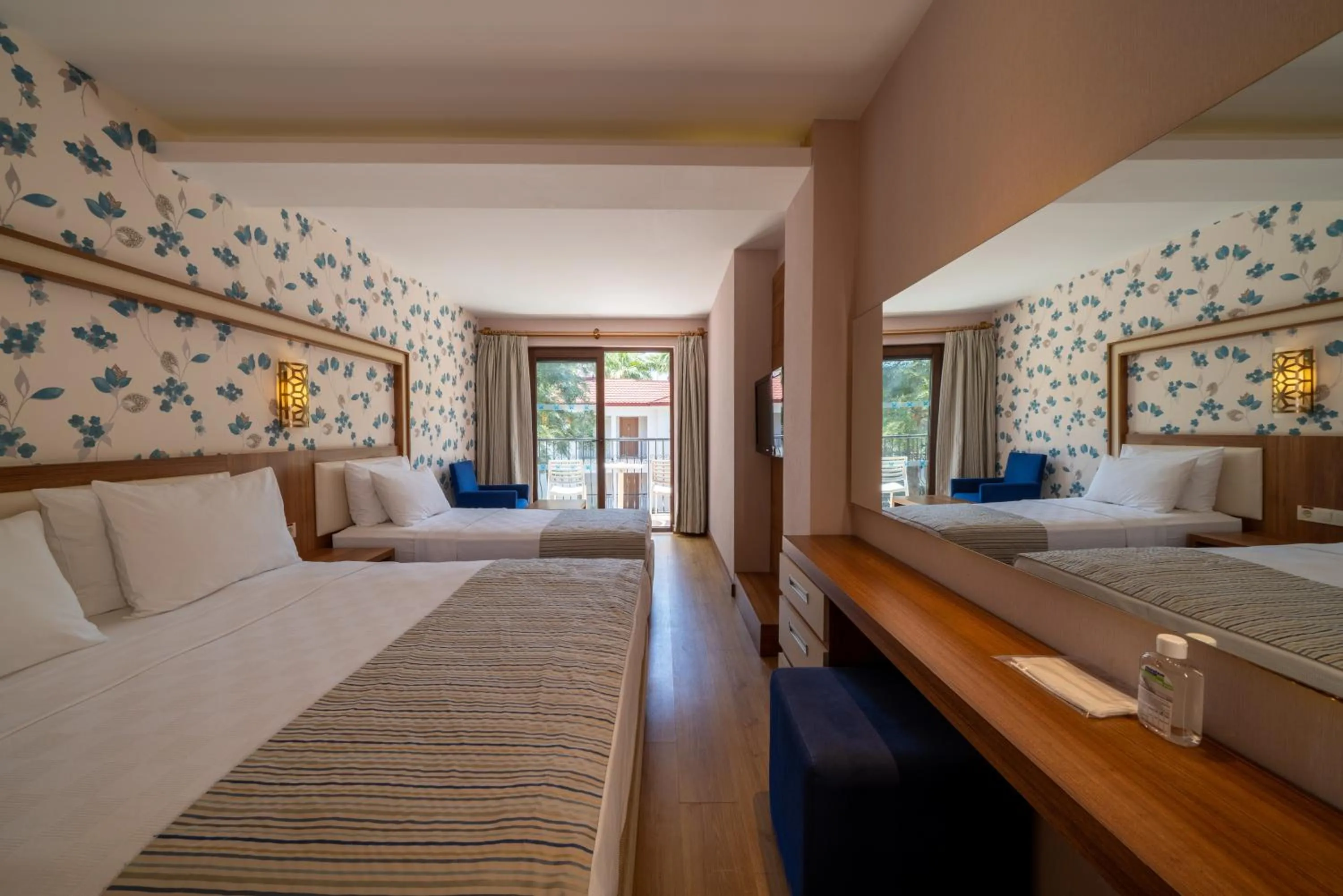 Photo of the whole room, Bed in Sundia By Liberty Oludeniz