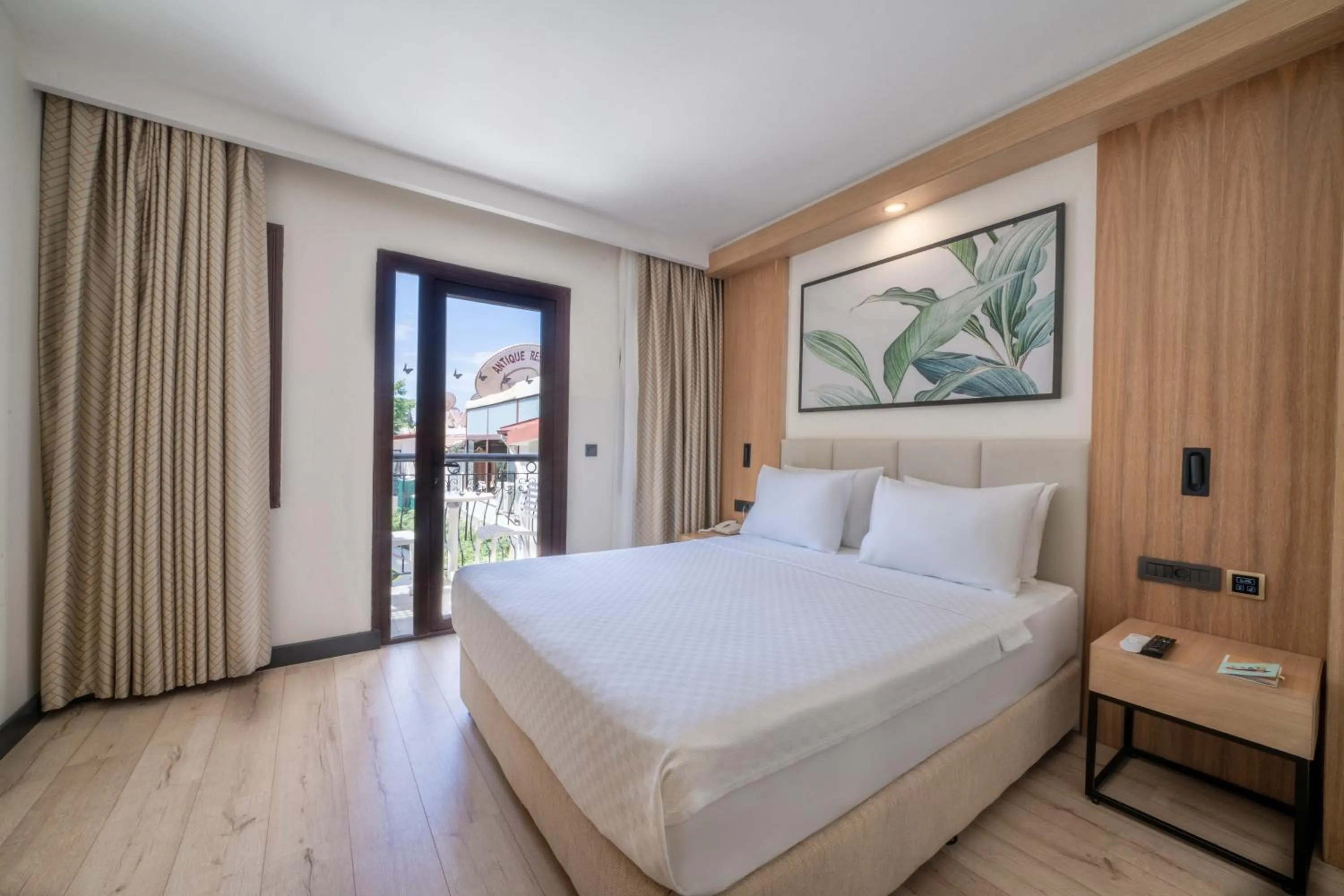 Photo of the whole room, Bed in Sundia By Liberty Oludeniz