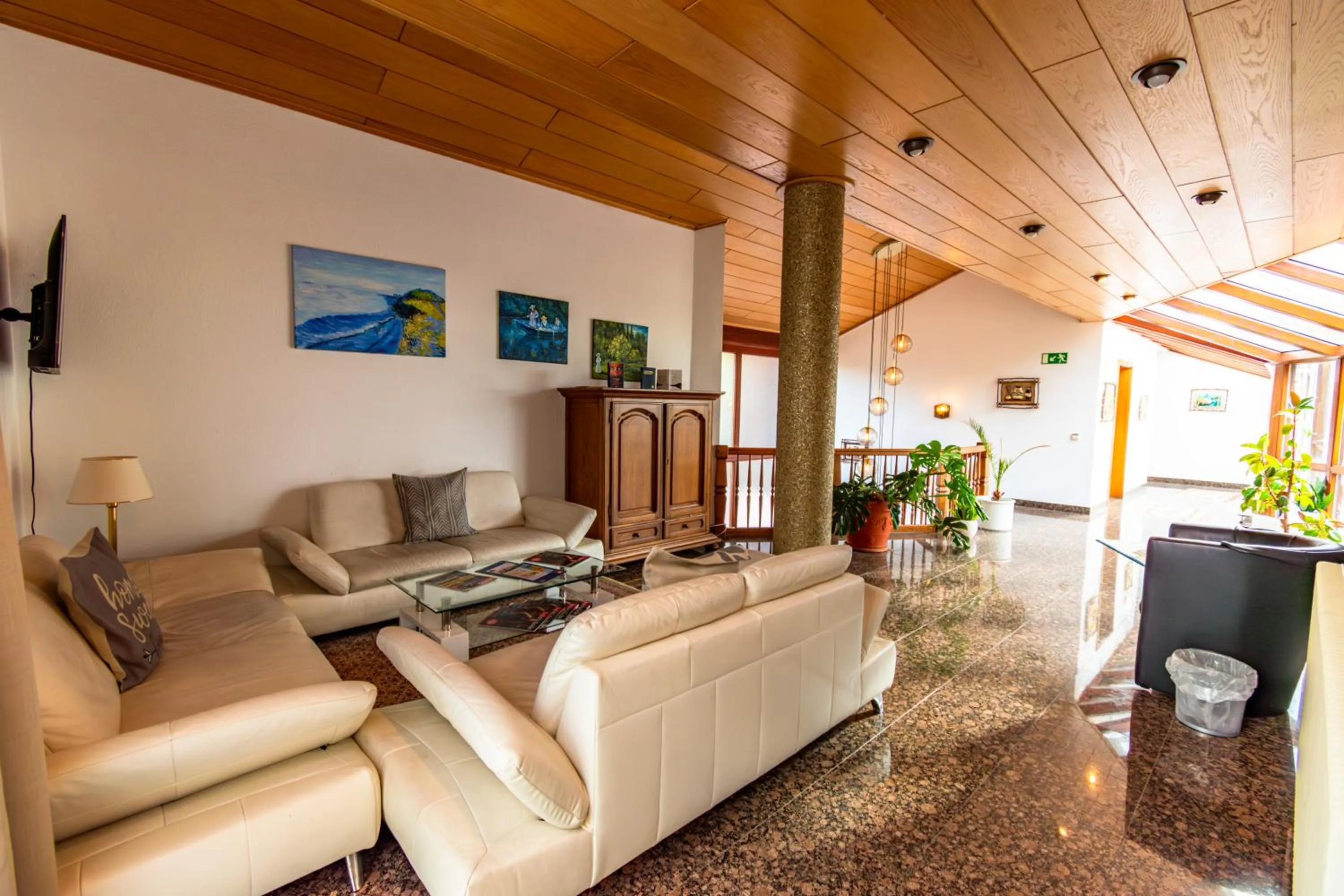 Communal lounge/ TV room in Hotel und Restaurant Nehrener Hof