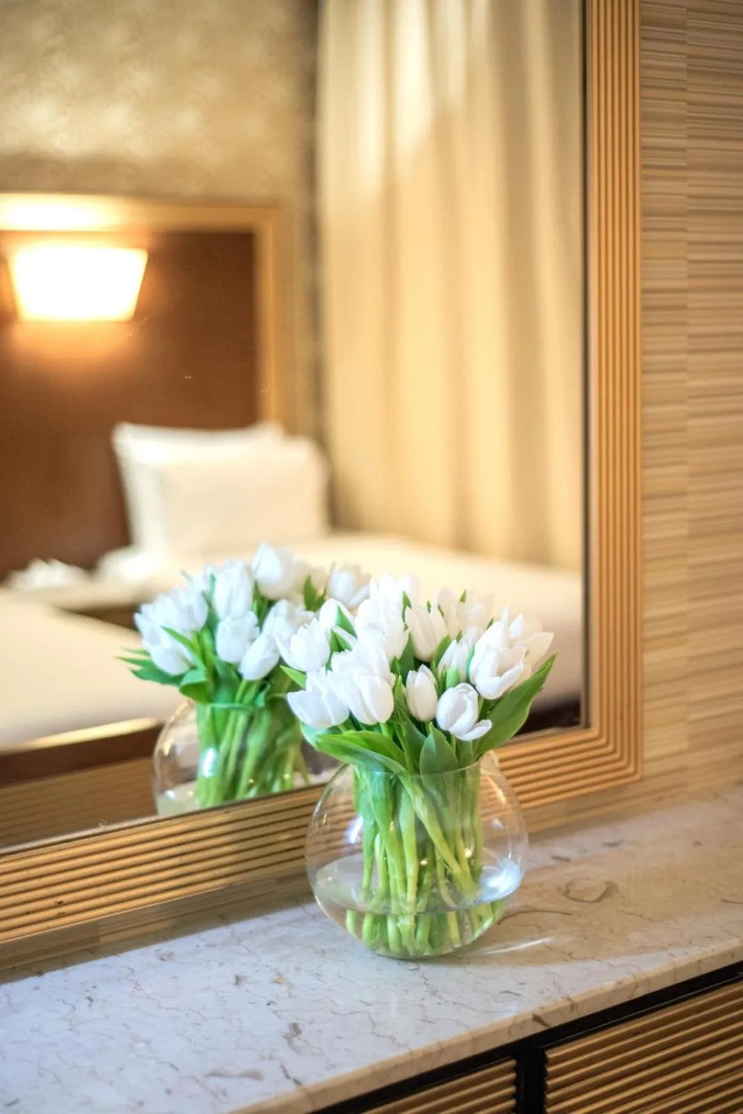 Bed in Dhiafat Al Raja Hotel