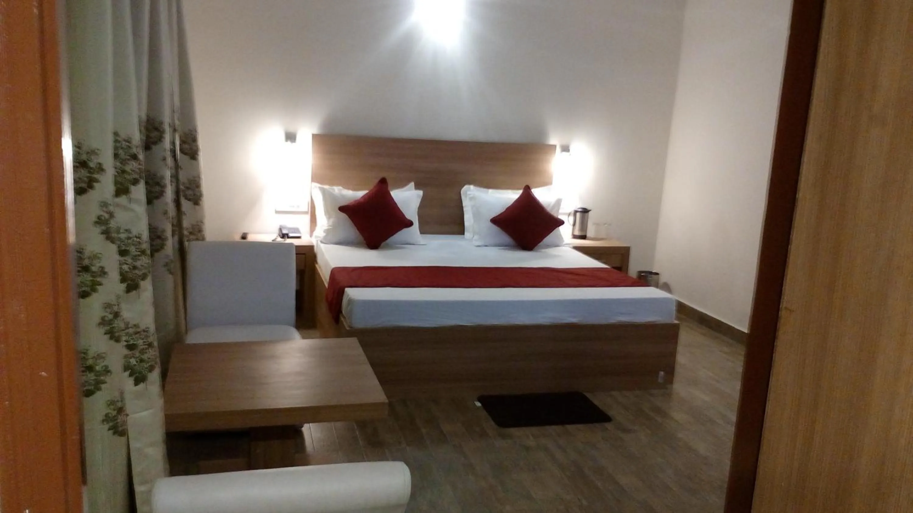 Bedroom in Hotel Emerald Valley