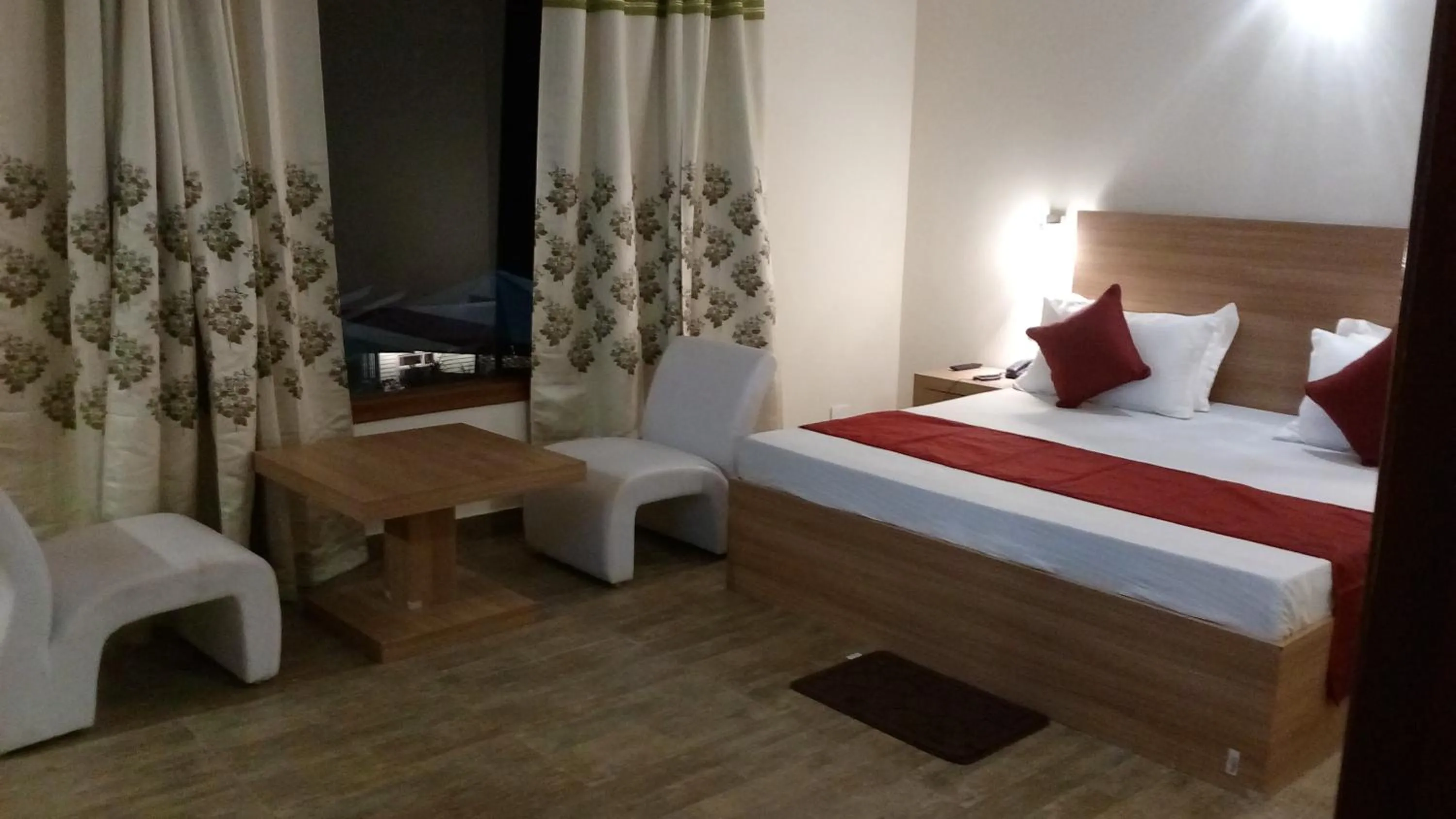 Bed in Hotel Emerald Valley