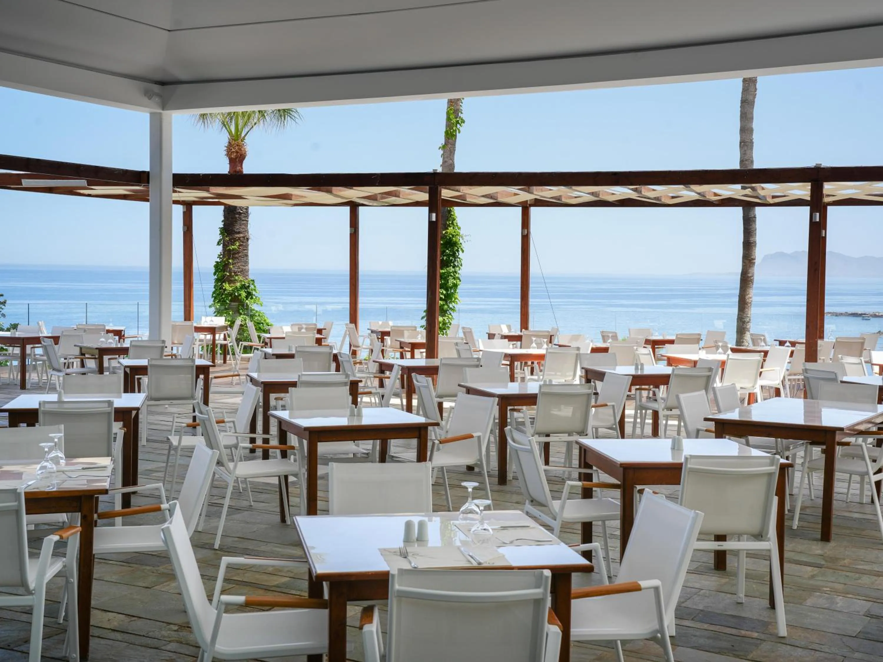 Restaurant/places to eat in Leptos Panorama Hotel
