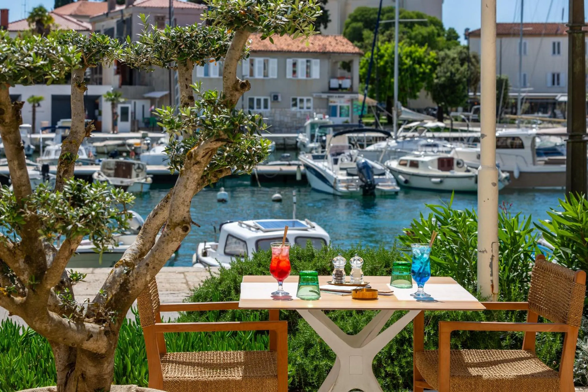 Restaurant/places to eat in Hotel Adria