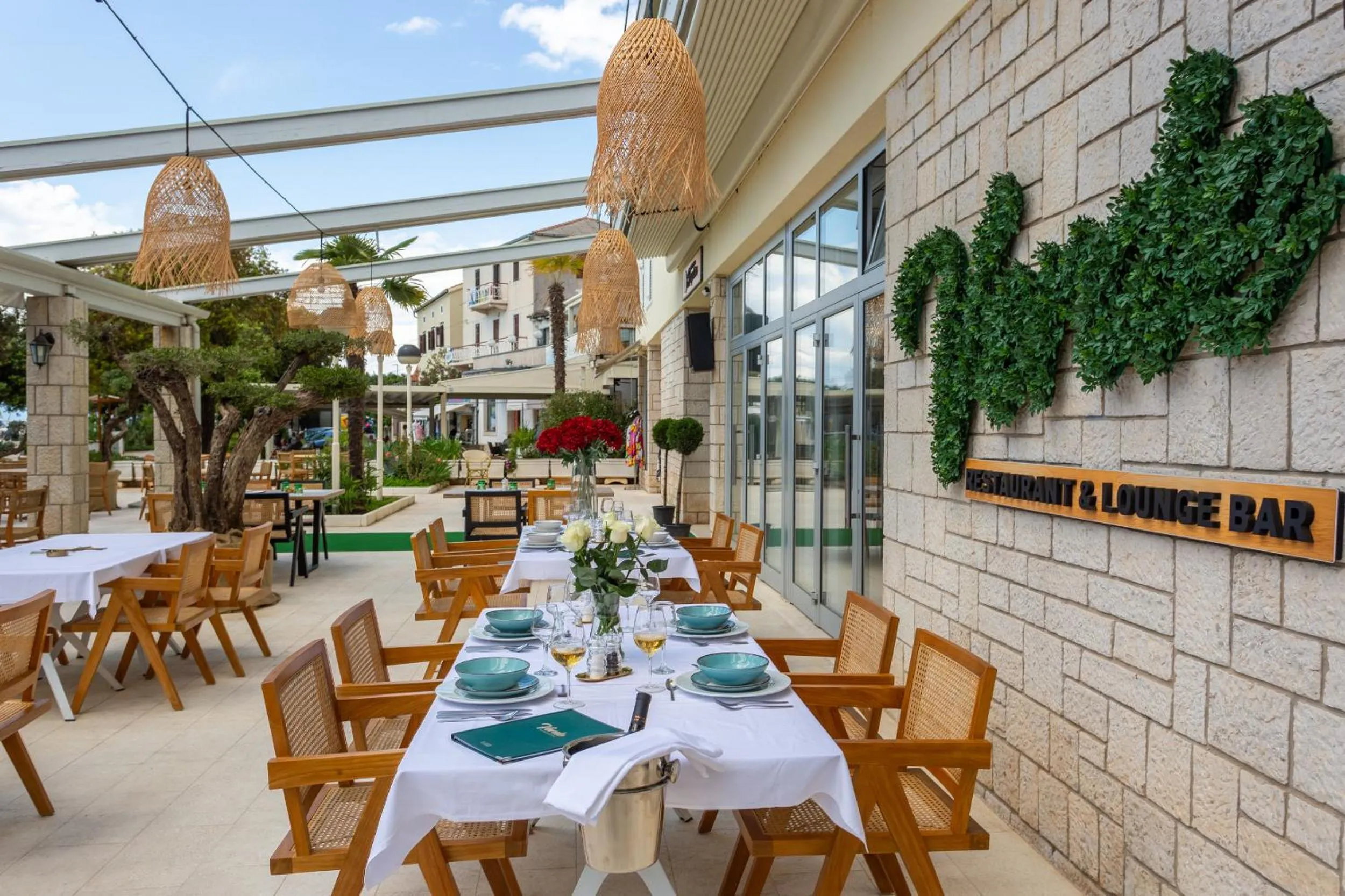 Restaurant/places to eat in Hotel Adria