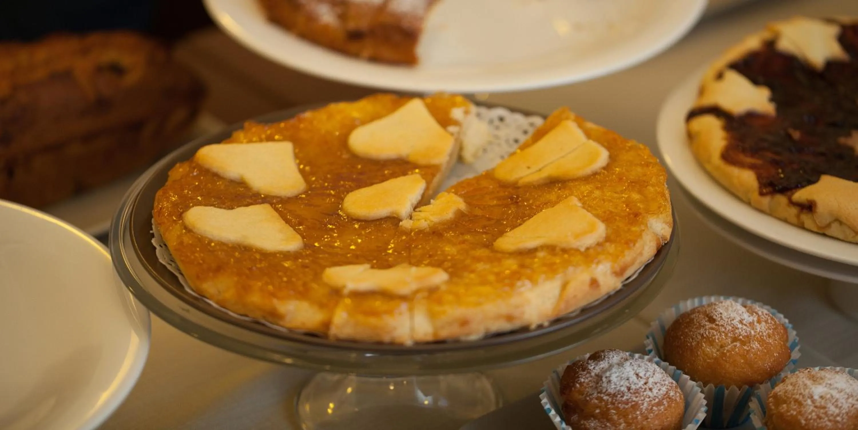 Restaurant/places to eat in Hotel Alibi