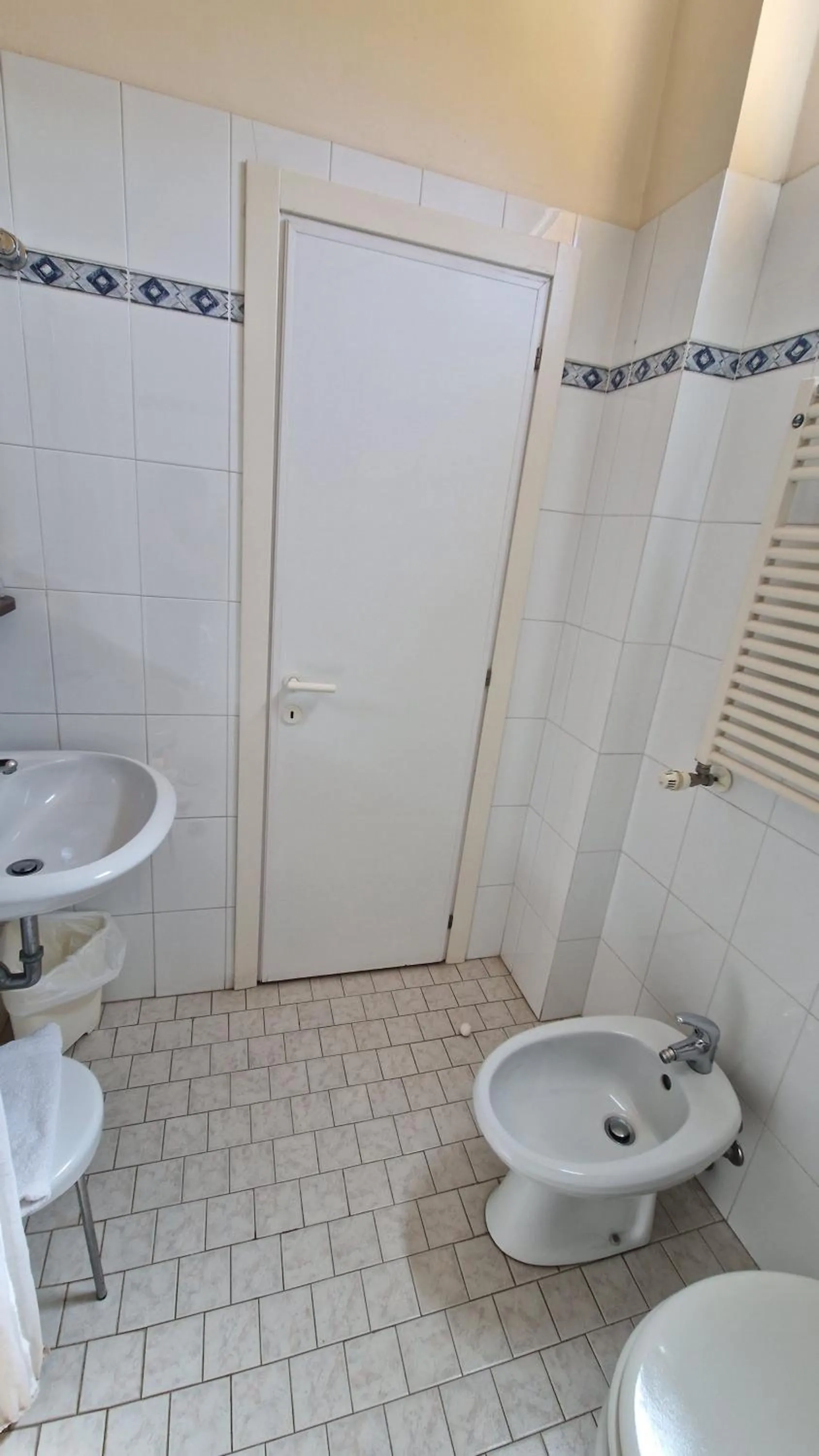 Toilet in Hotel Alibi