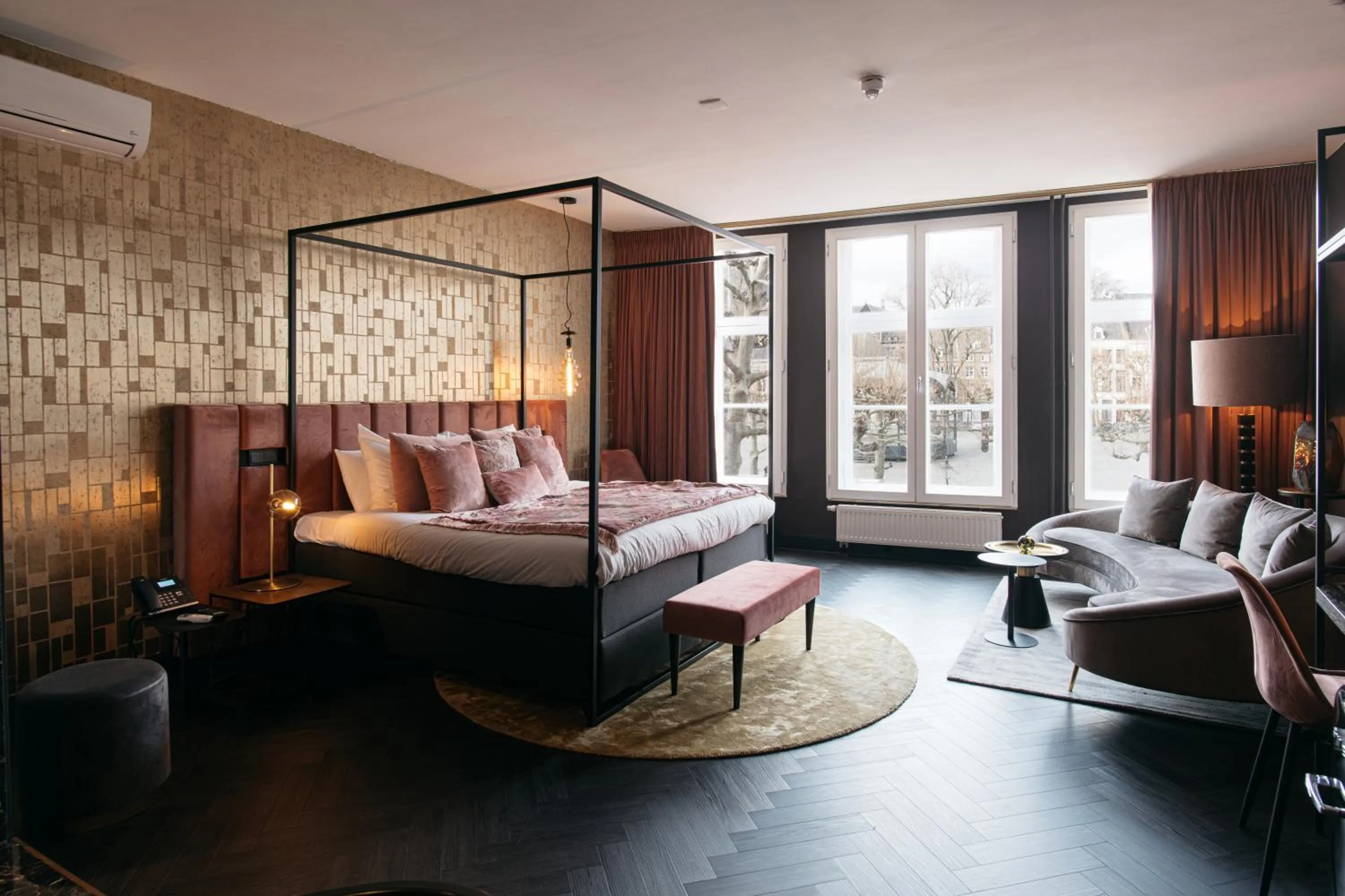 Seating area, Bed in Hotel Britannique