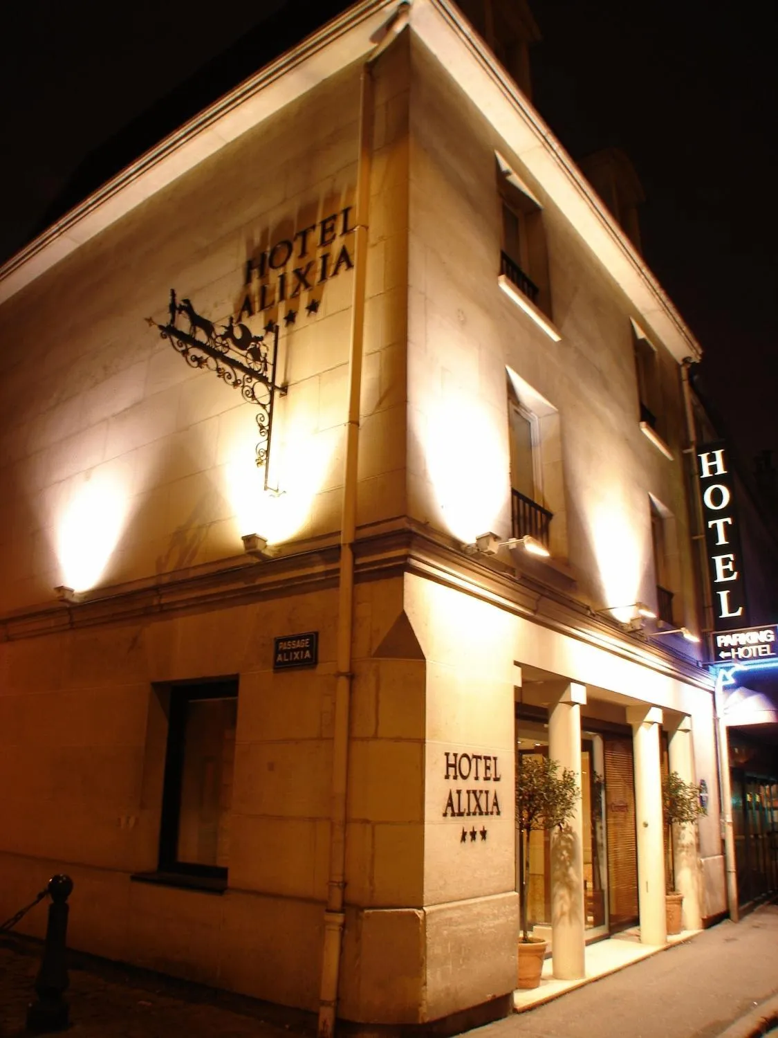 Facade/entrance in ibis Styles Bourg La Reine