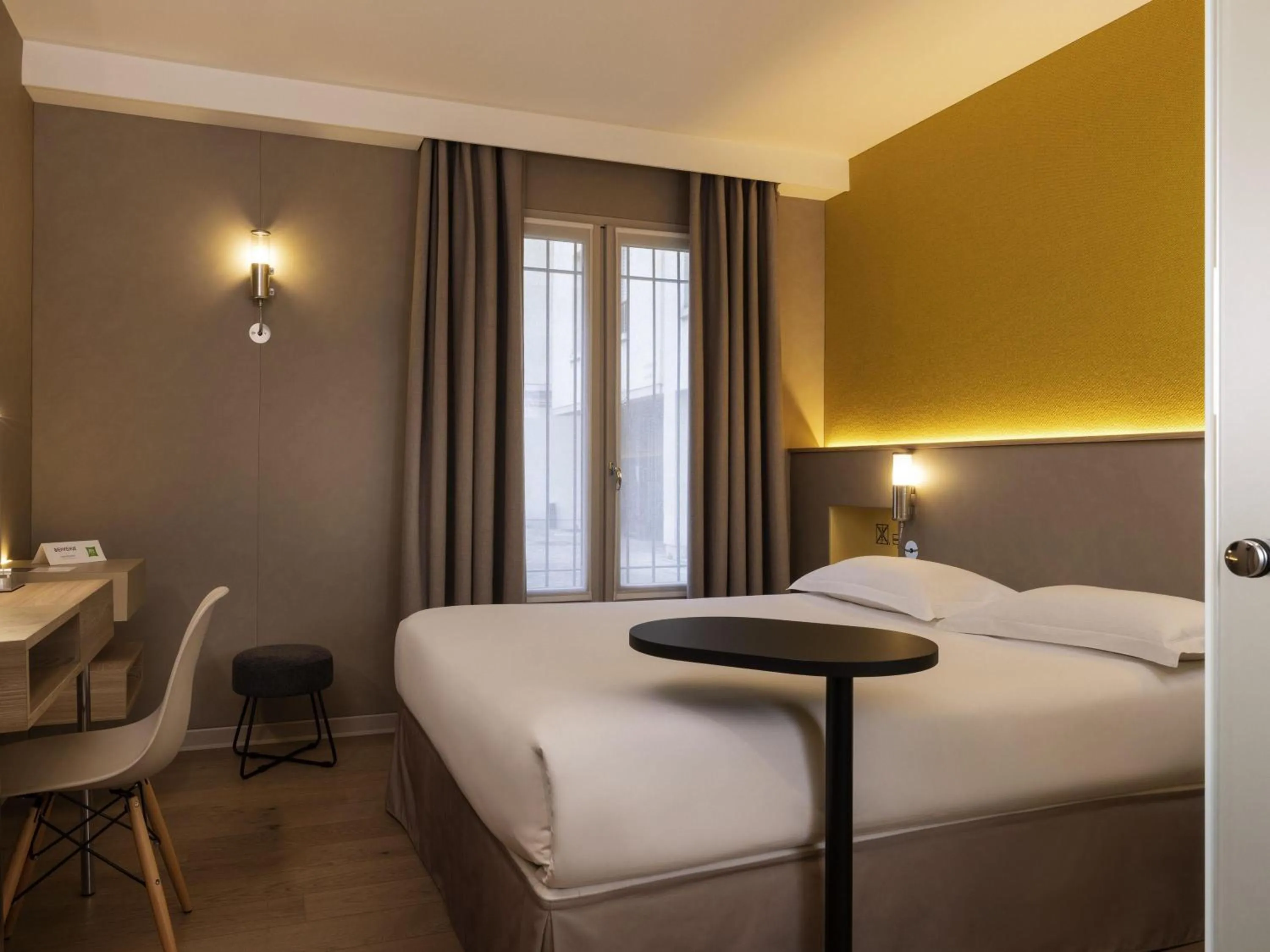 Bedroom, Bed in ibis Styles Bourg La Reine