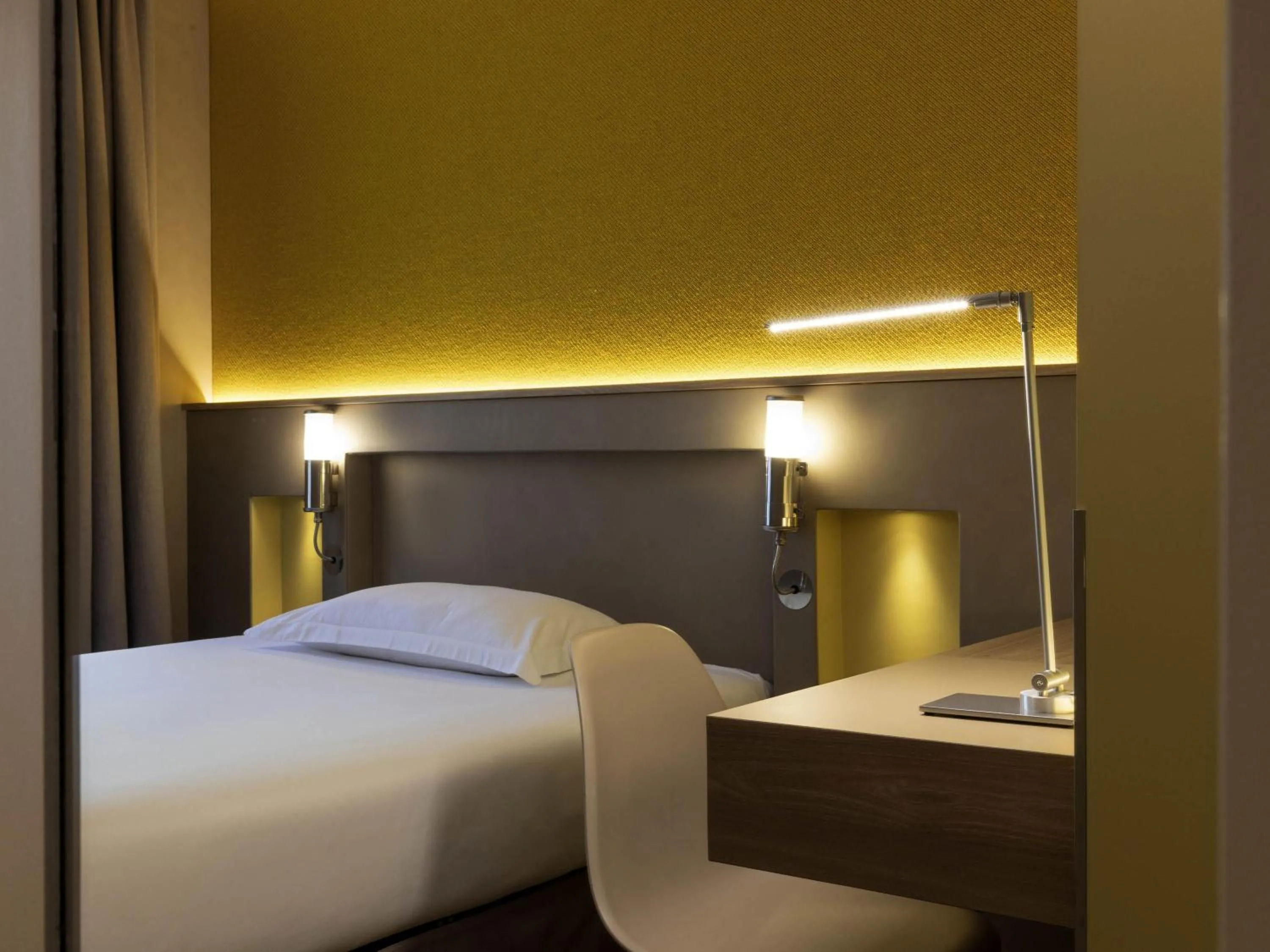Bedroom, Bed in ibis Styles Bourg La Reine