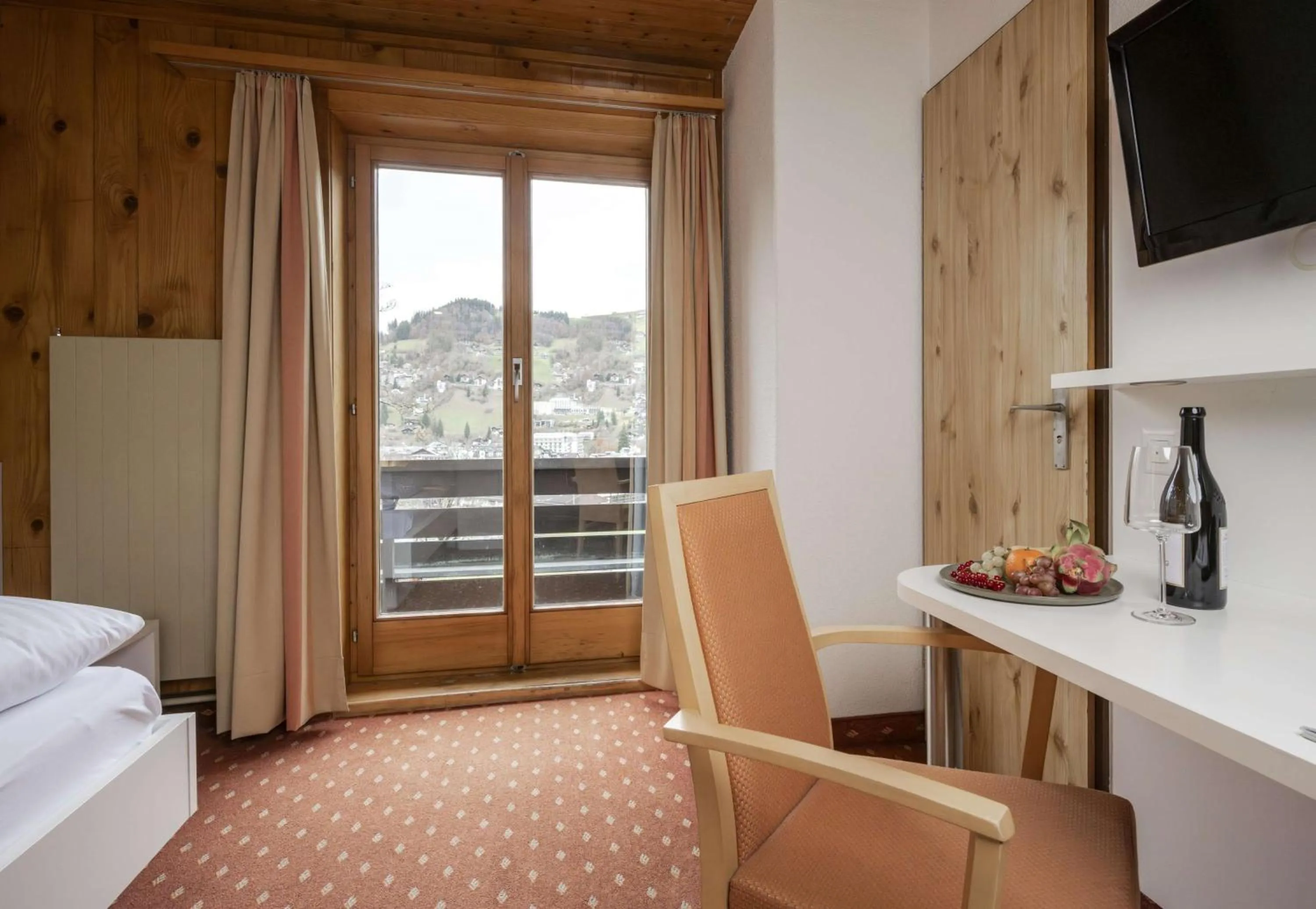 TV and multimedia, Bed in Hotel Restaurant Bänklialp