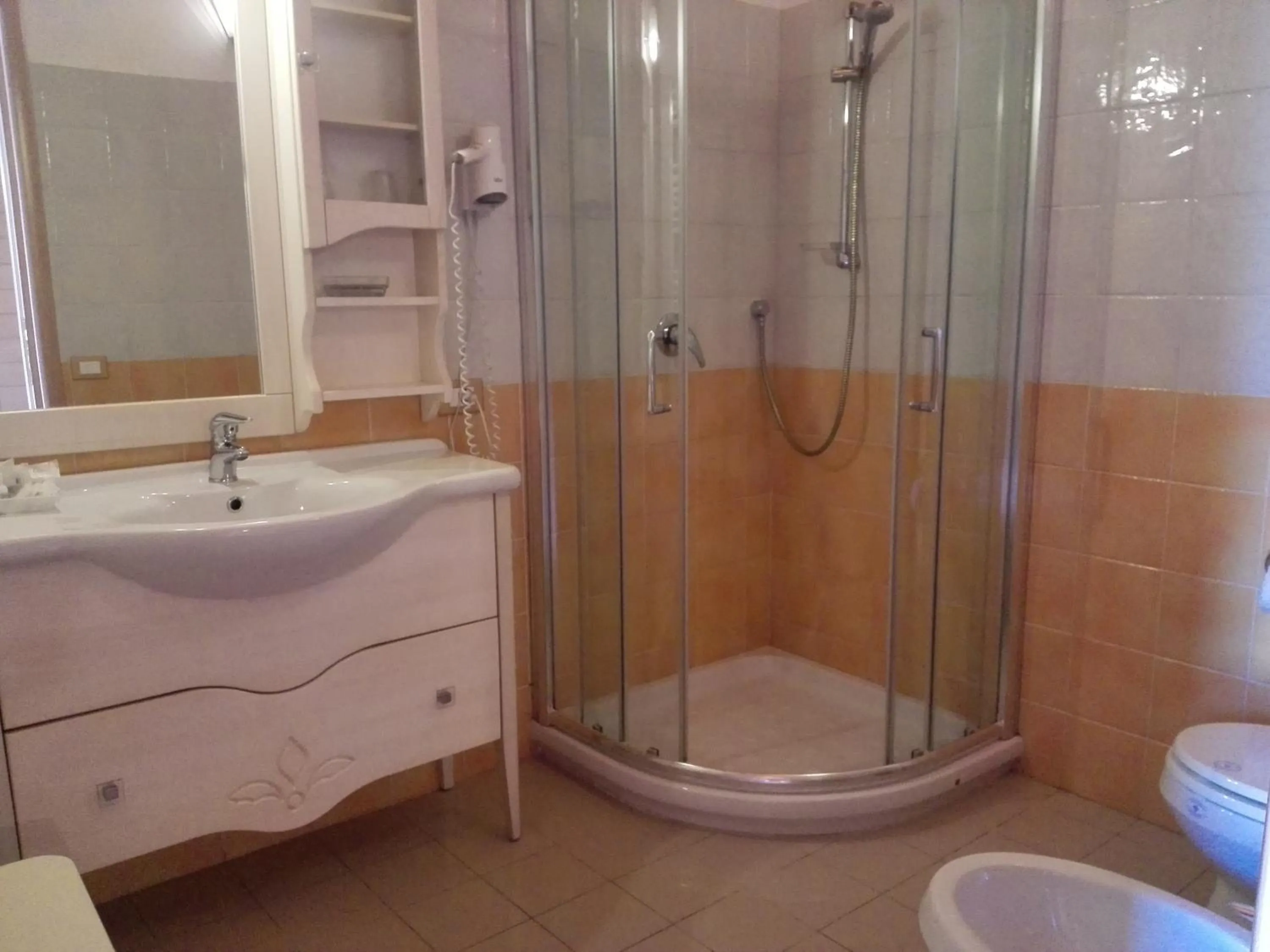 Shower in Hotel Acquasanta