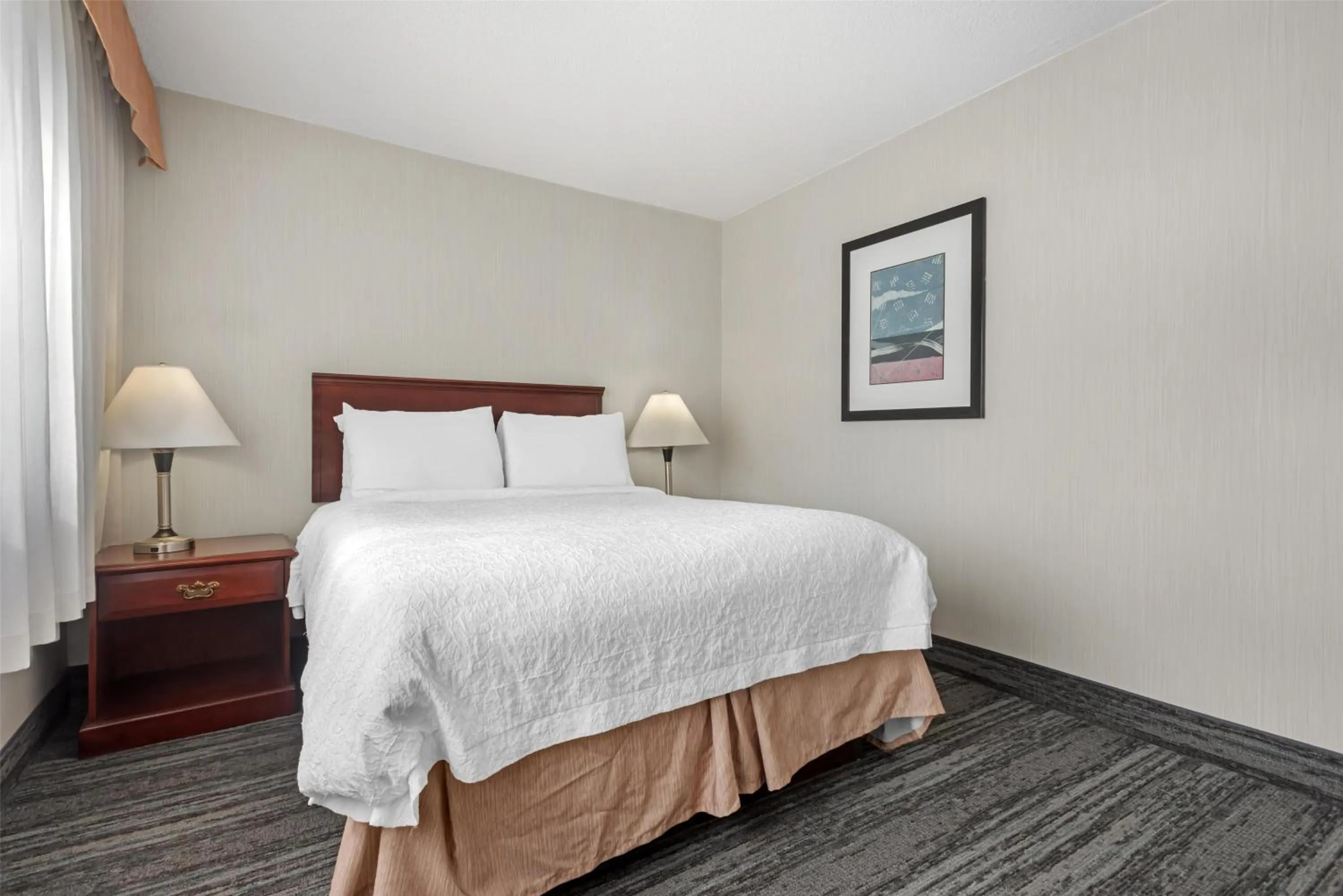 Bedroom, Bed in Best Western Plus Suites Downtown Calgary