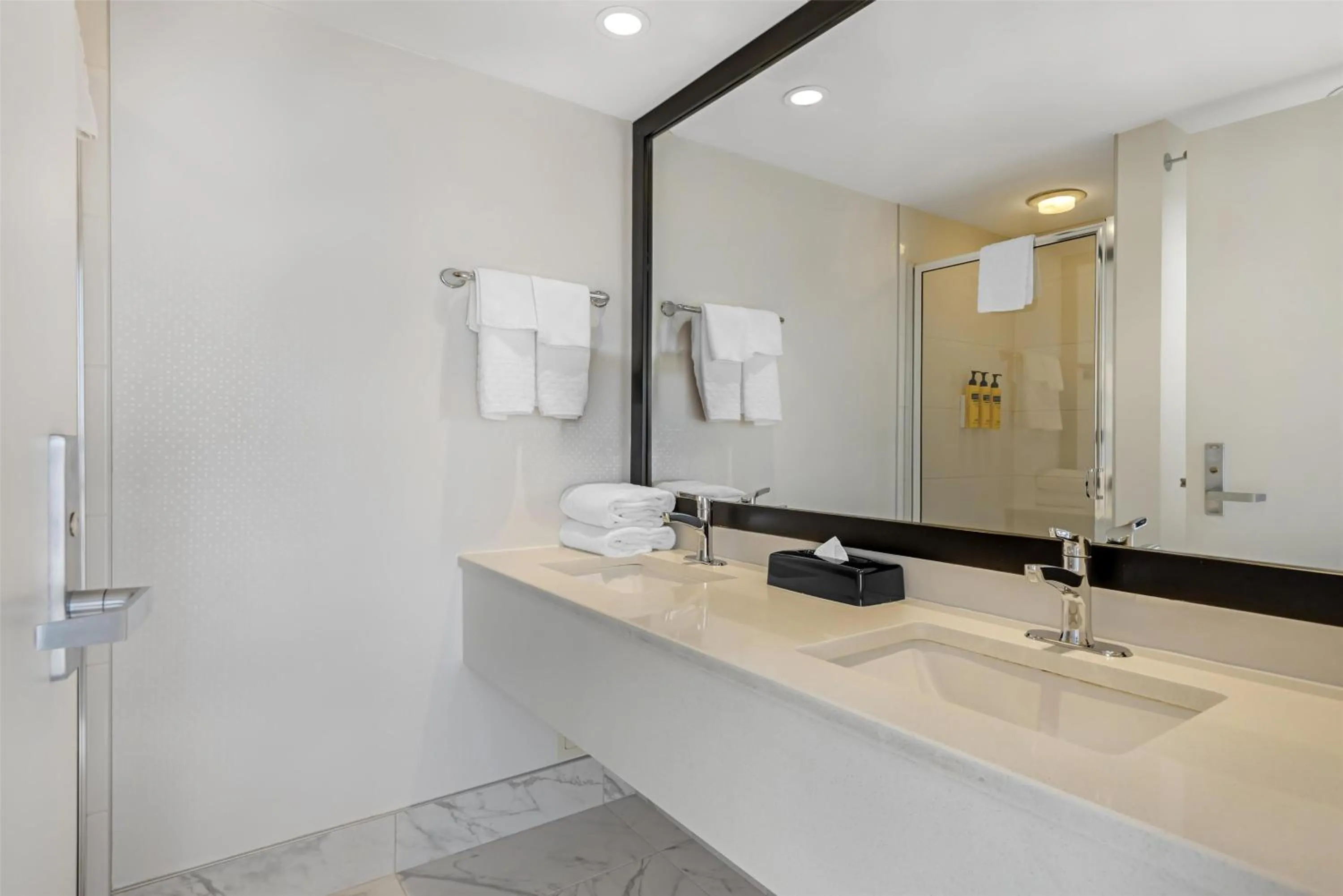 Bathroom in Best Western Plus Suites Downtown Calgary