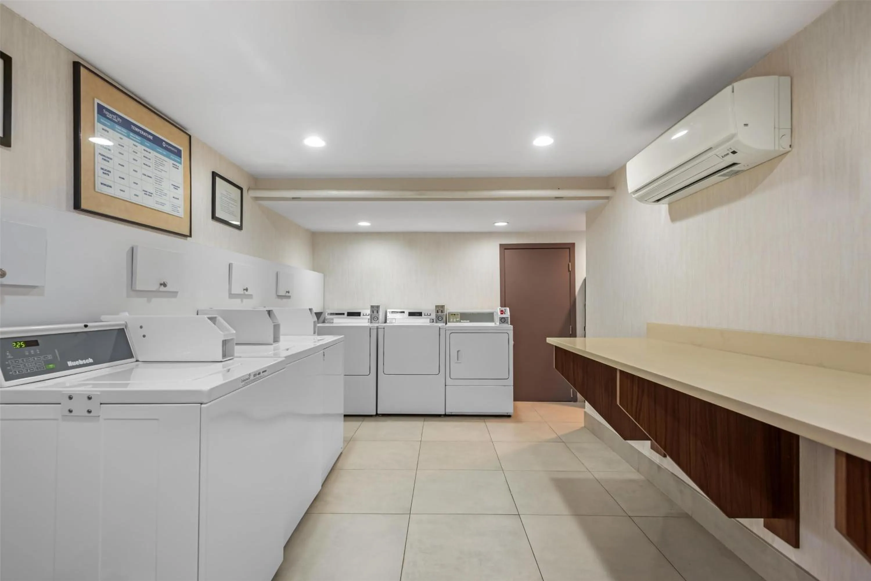 Property building in Best Western Plus Suites Downtown Calgary