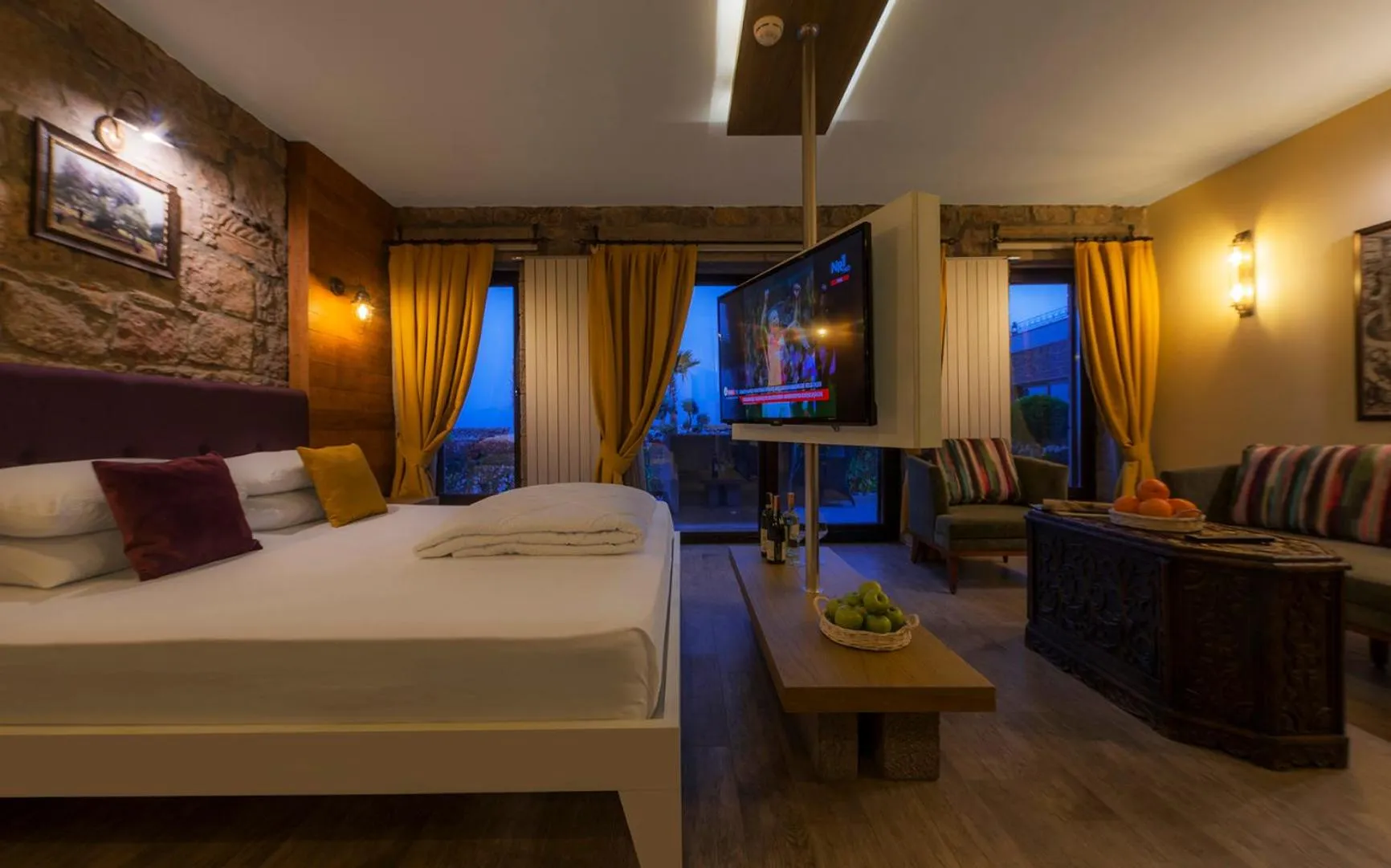 Photo of the whole room, Bed in Assos Zeyti̇n Han Special Class Hotel Adults only 12