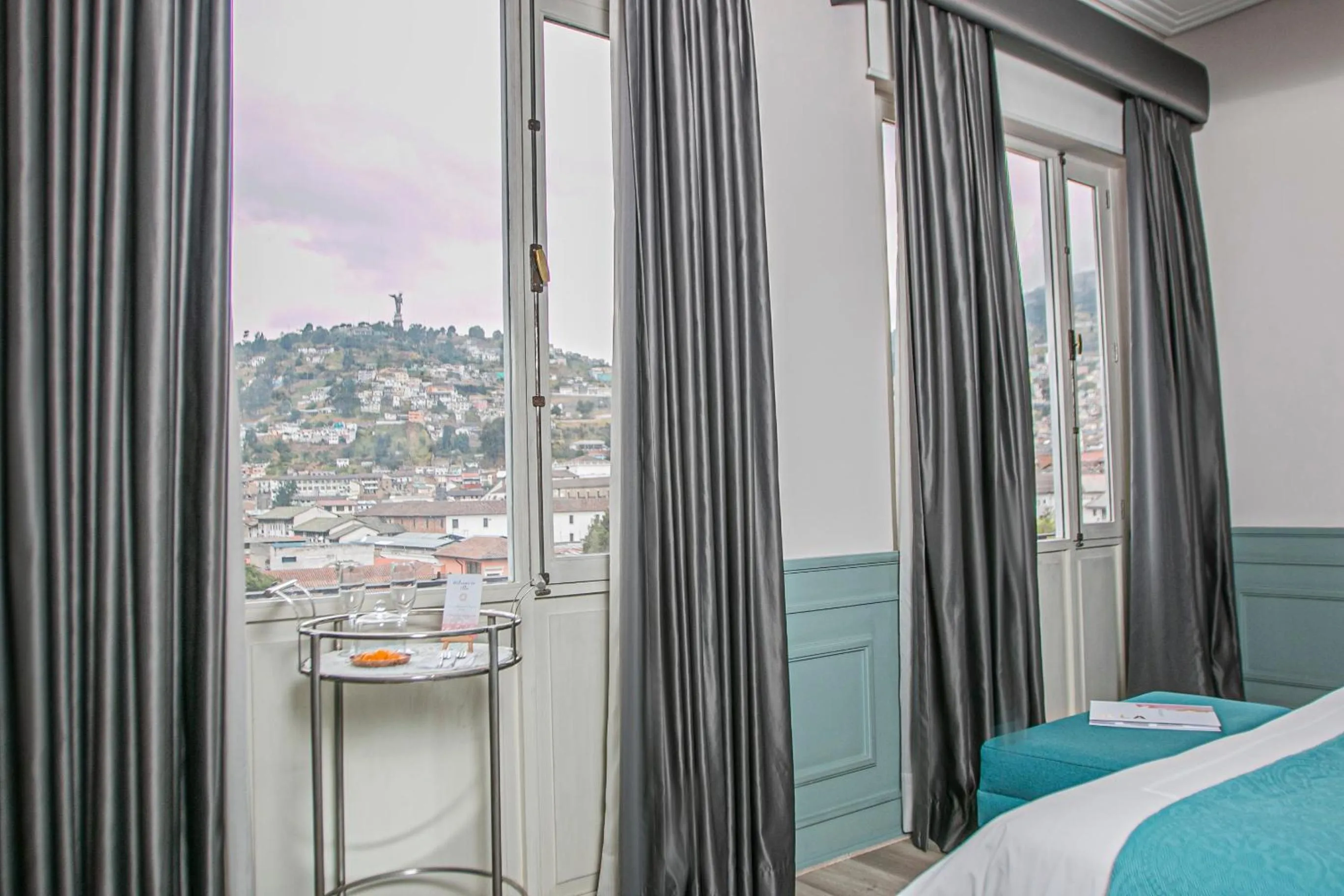 View (from property/room), Bed in Illa Experience Hotel