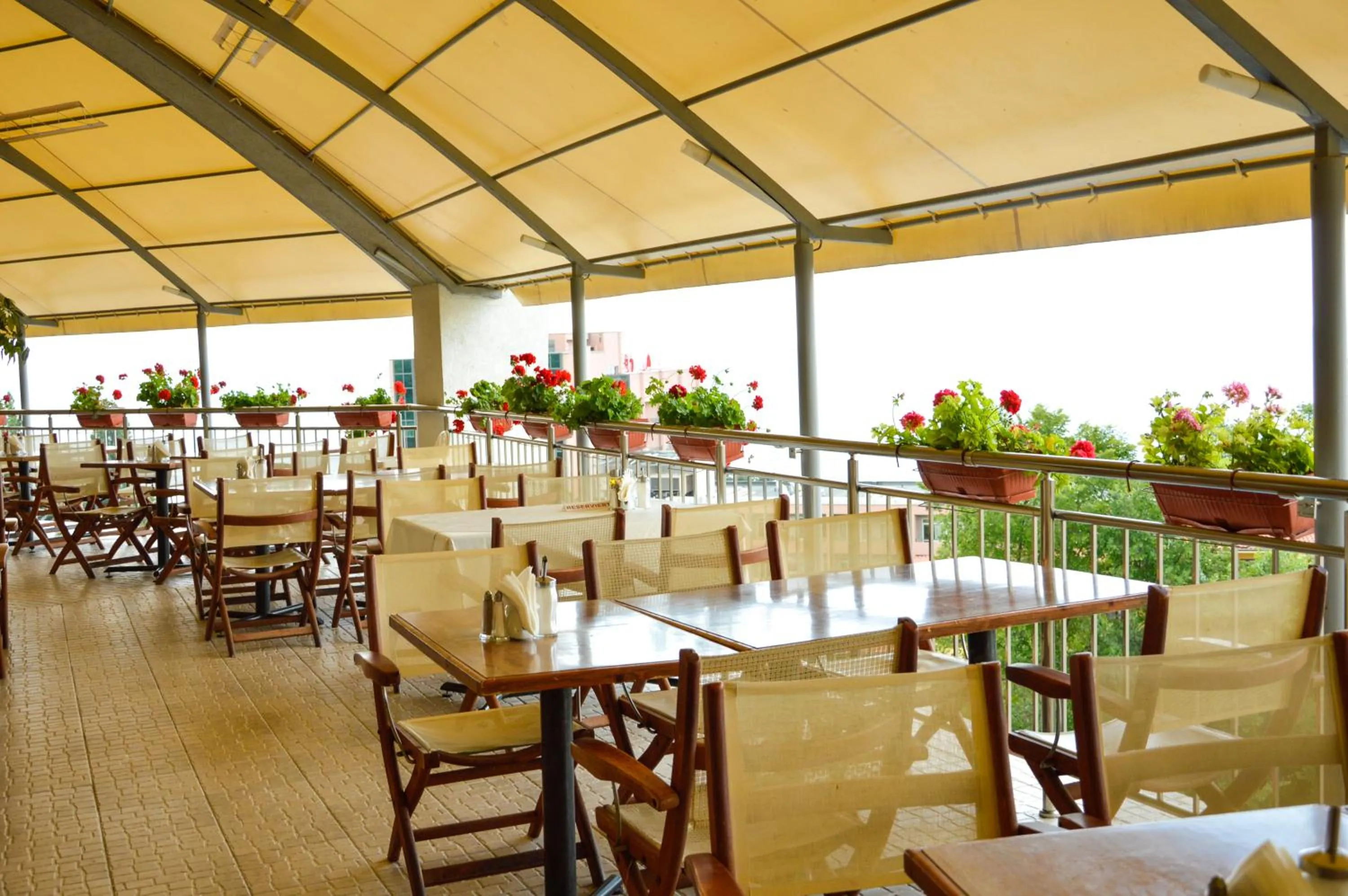 Restaurant/places to eat in Golden Beach Park Hotel - All inclusive