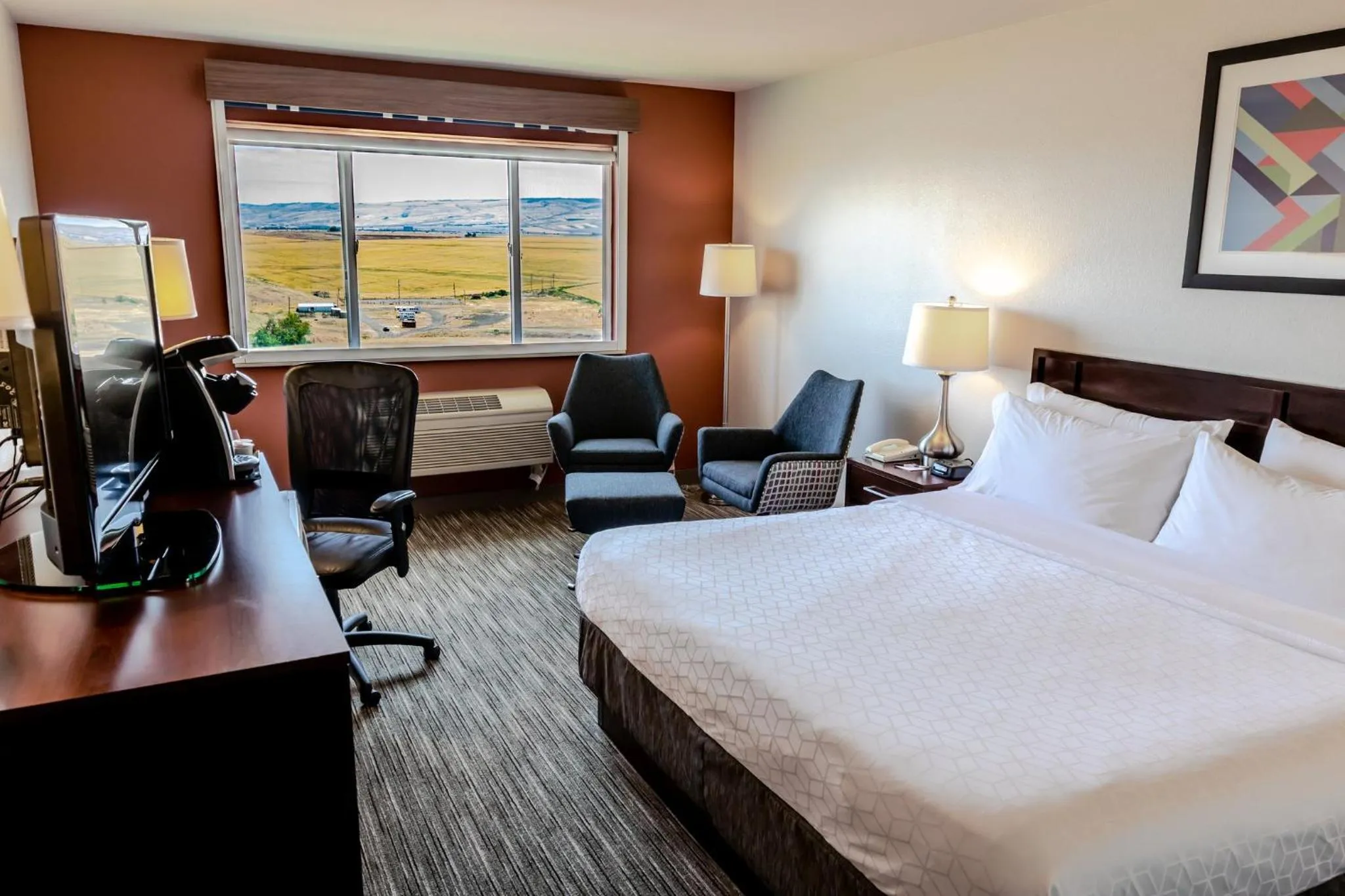 Photo of the whole room, Bed in Holiday Inn Express Pendleton by IHG