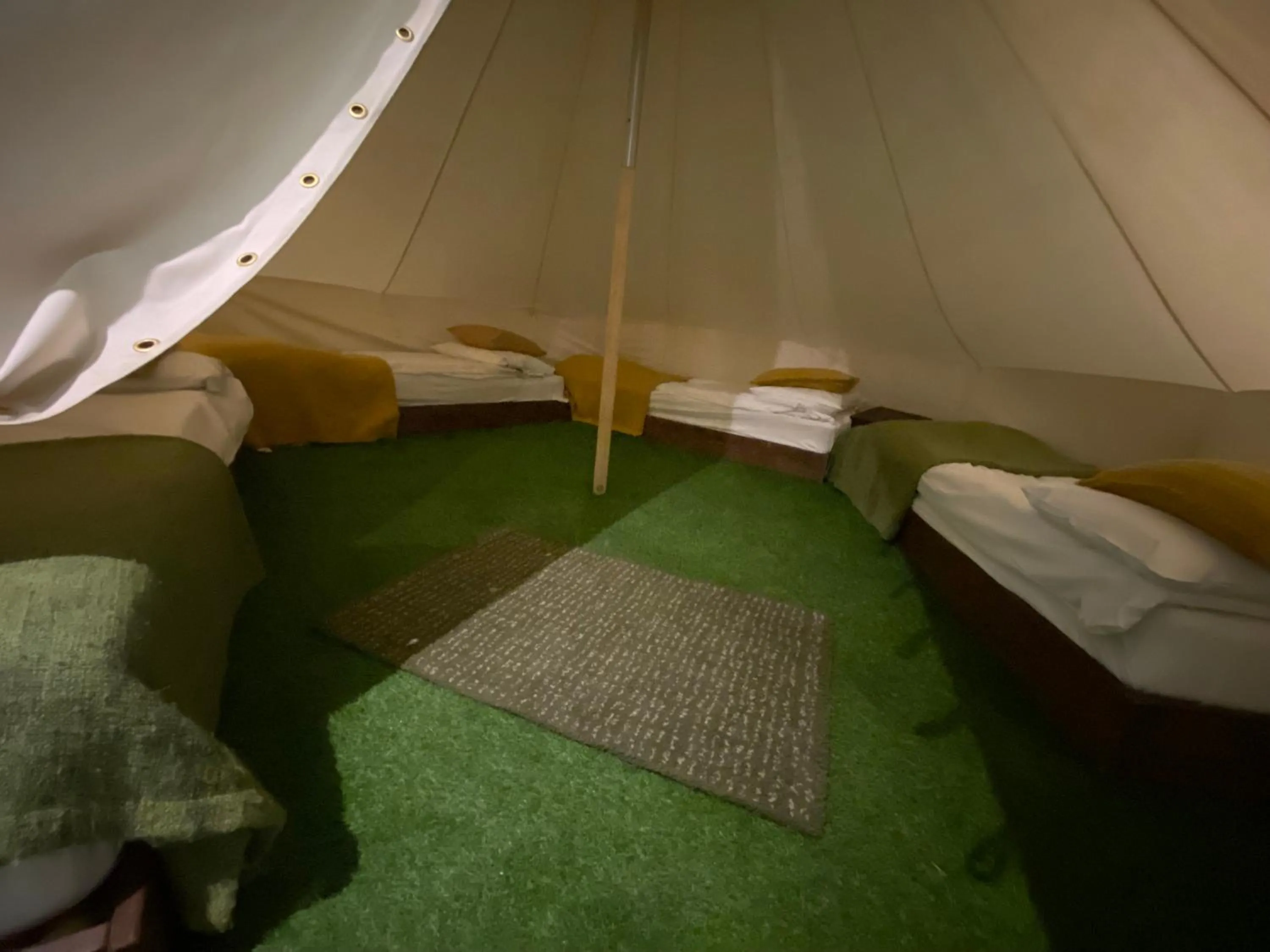 Bedroom, Bed in Explorers Retreat Matlock Bath
