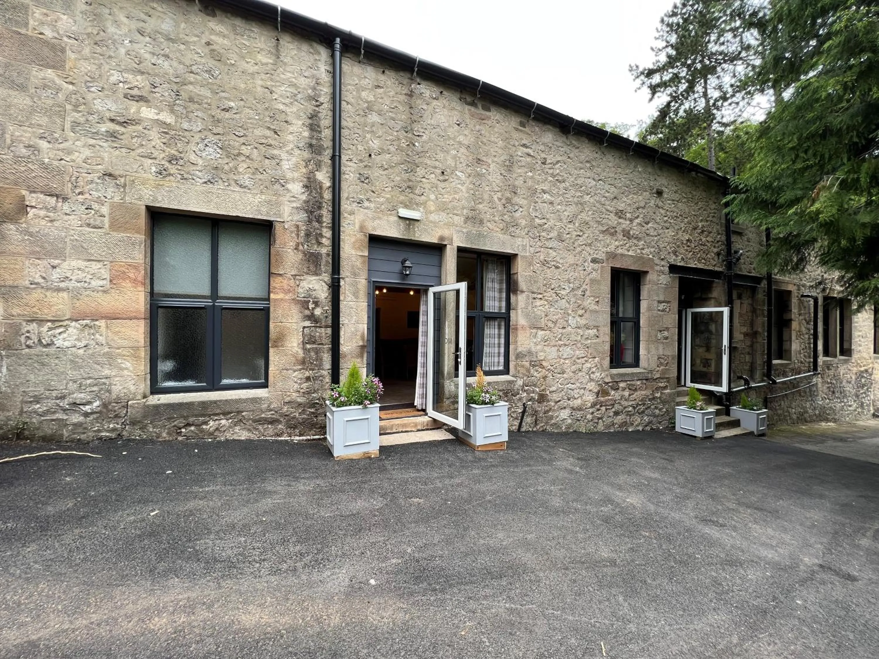 Property building in Explorers Retreat Matlock Bath