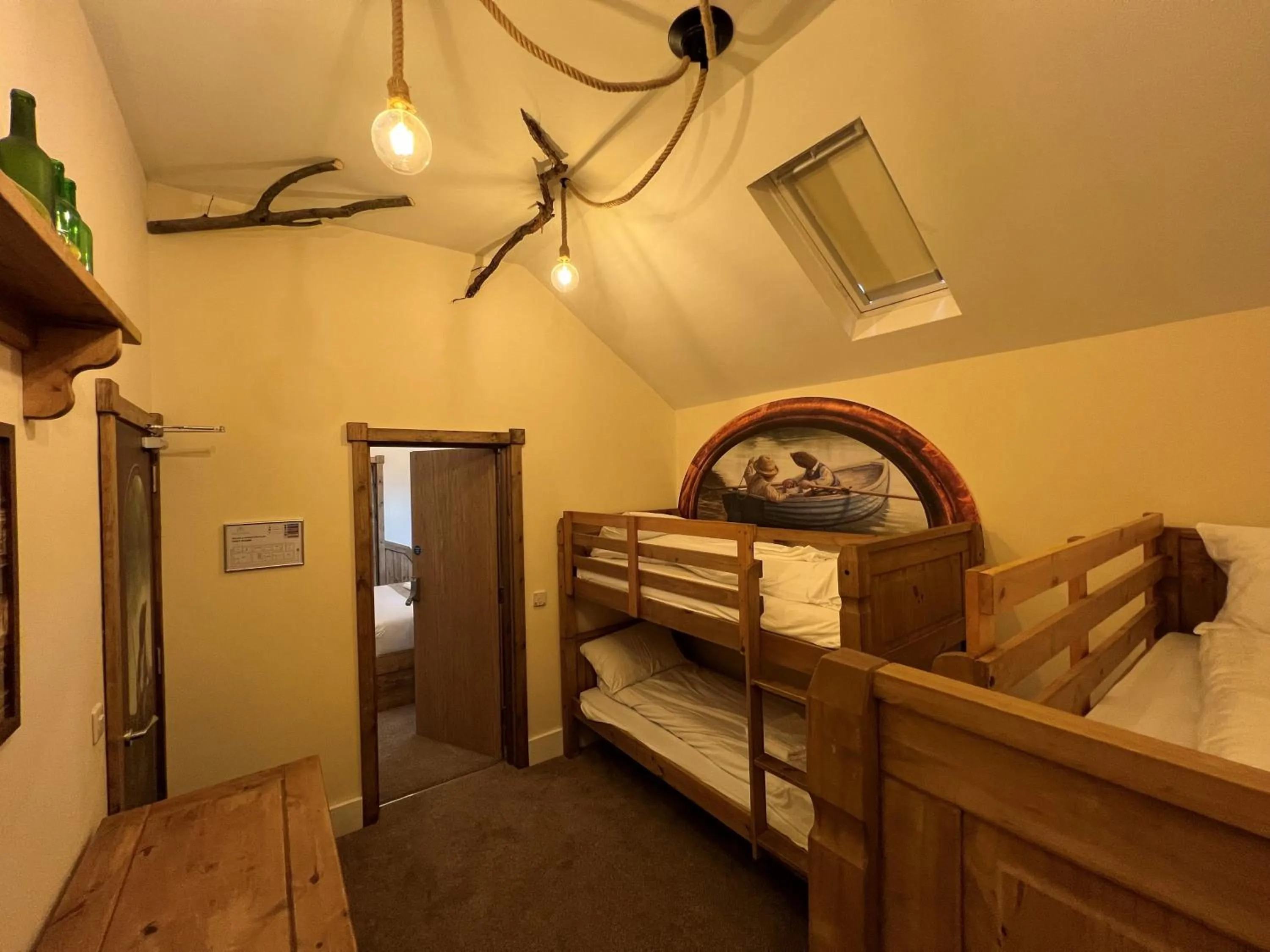 Bedroom, Bed in Explorers Retreat Matlock Bath