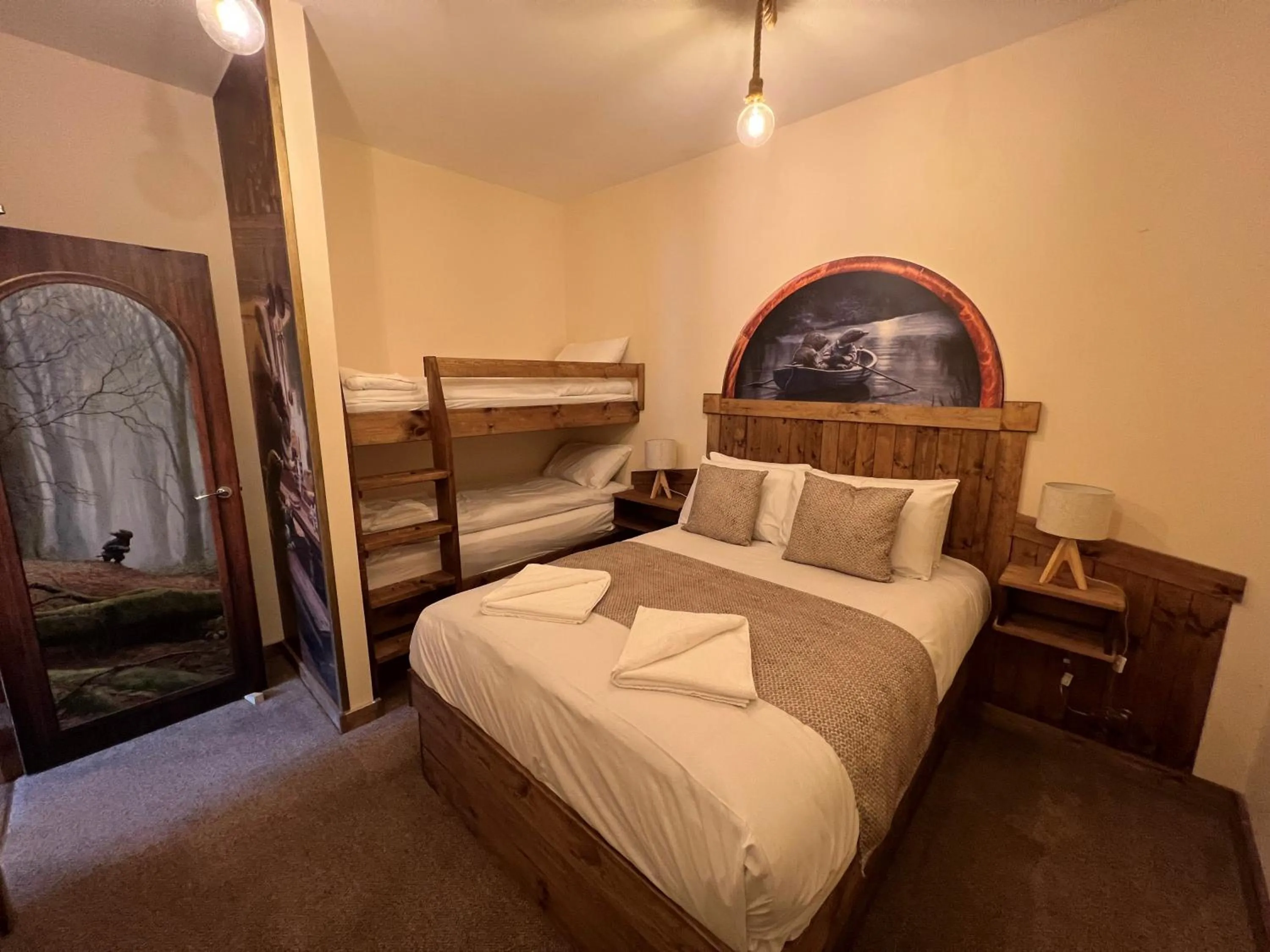 Bedroom, Bed in Explorers Retreat Matlock Bath