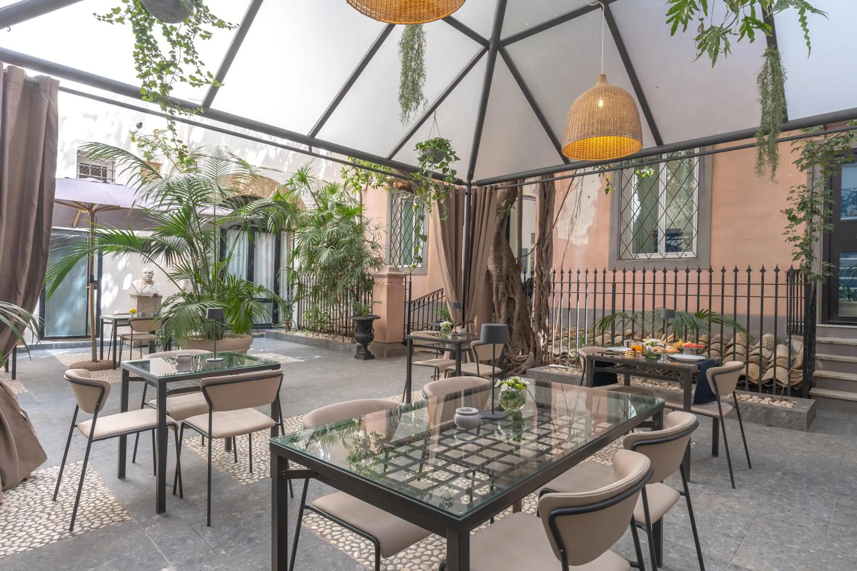 Patio in L' Hôtellerie Easy Suites