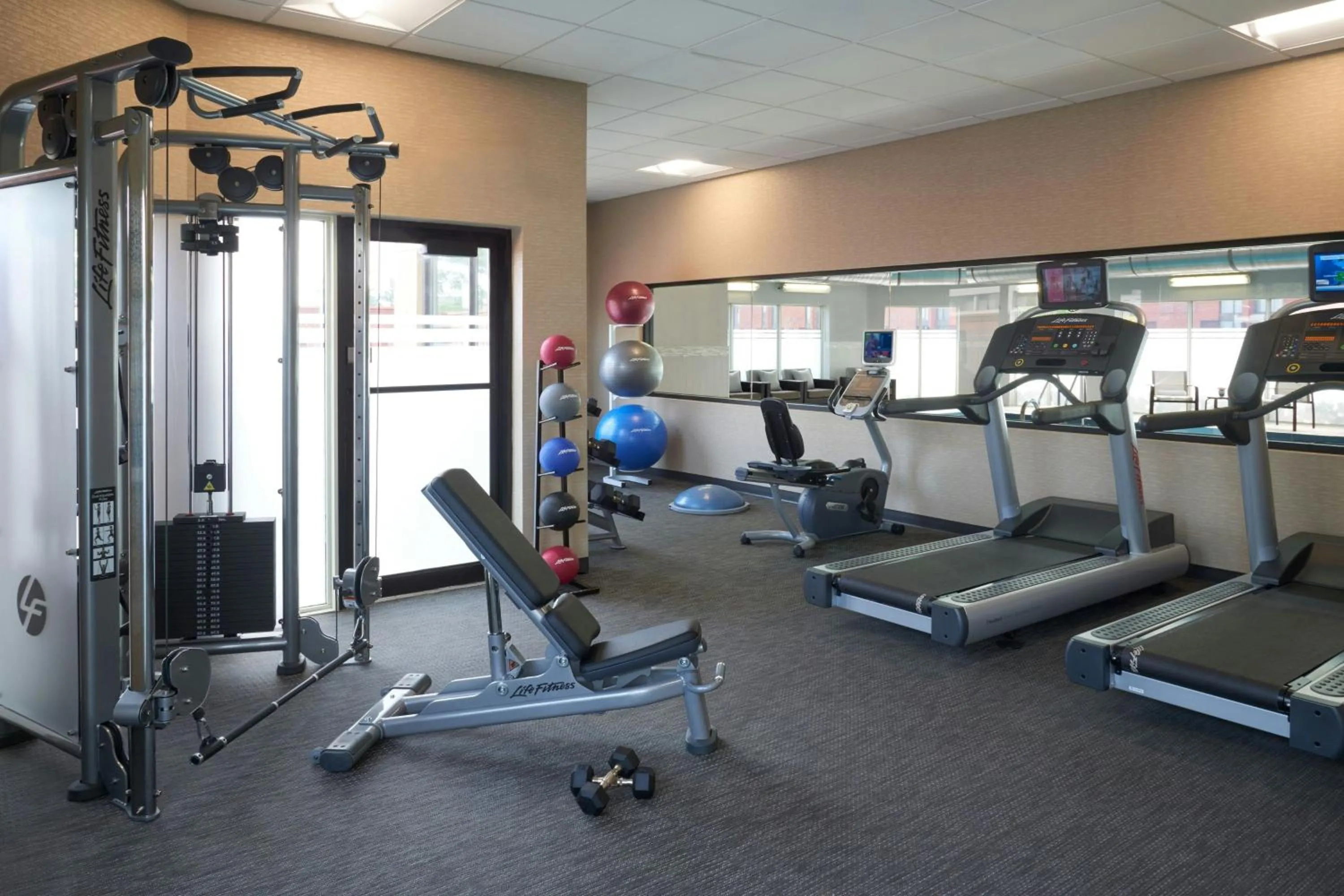 Fitness centre/facilities in Courtyard by Marriott Toronto Airport