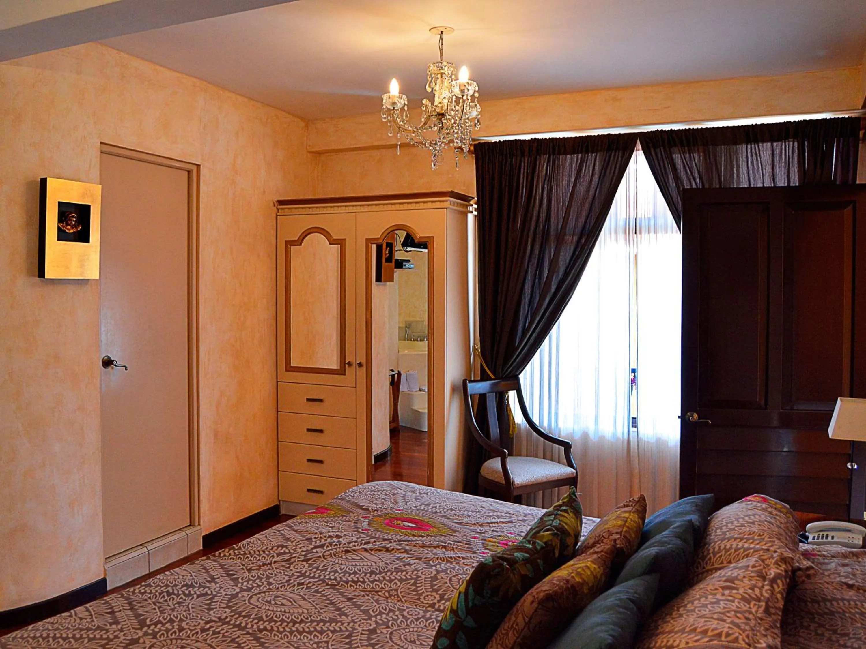 Photo of the whole room, TV/Entertainment Center in Andean Wings Boutique Hotel