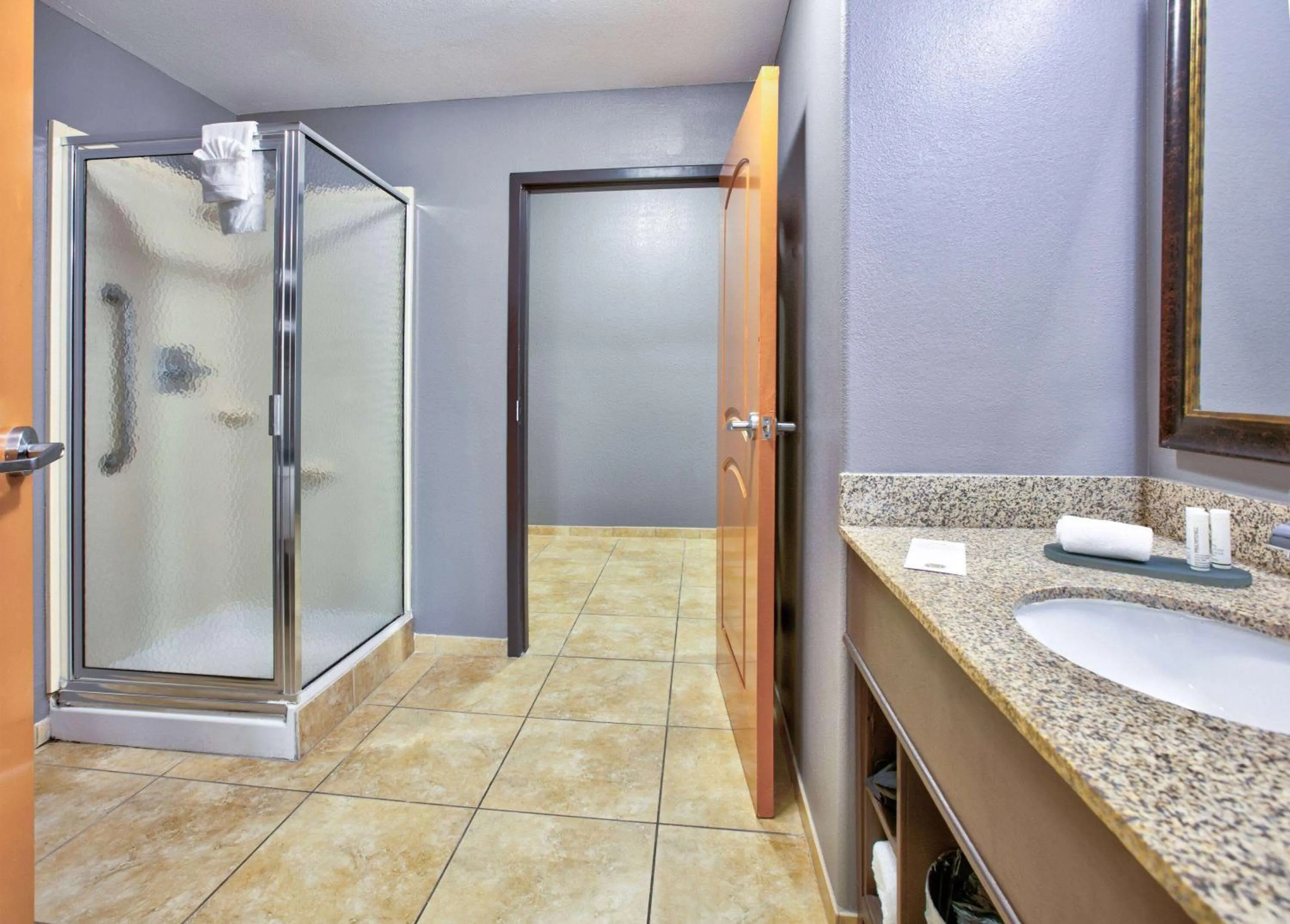 TV and multimedia in La Quinta by Wyndham Little Rock - Bryant