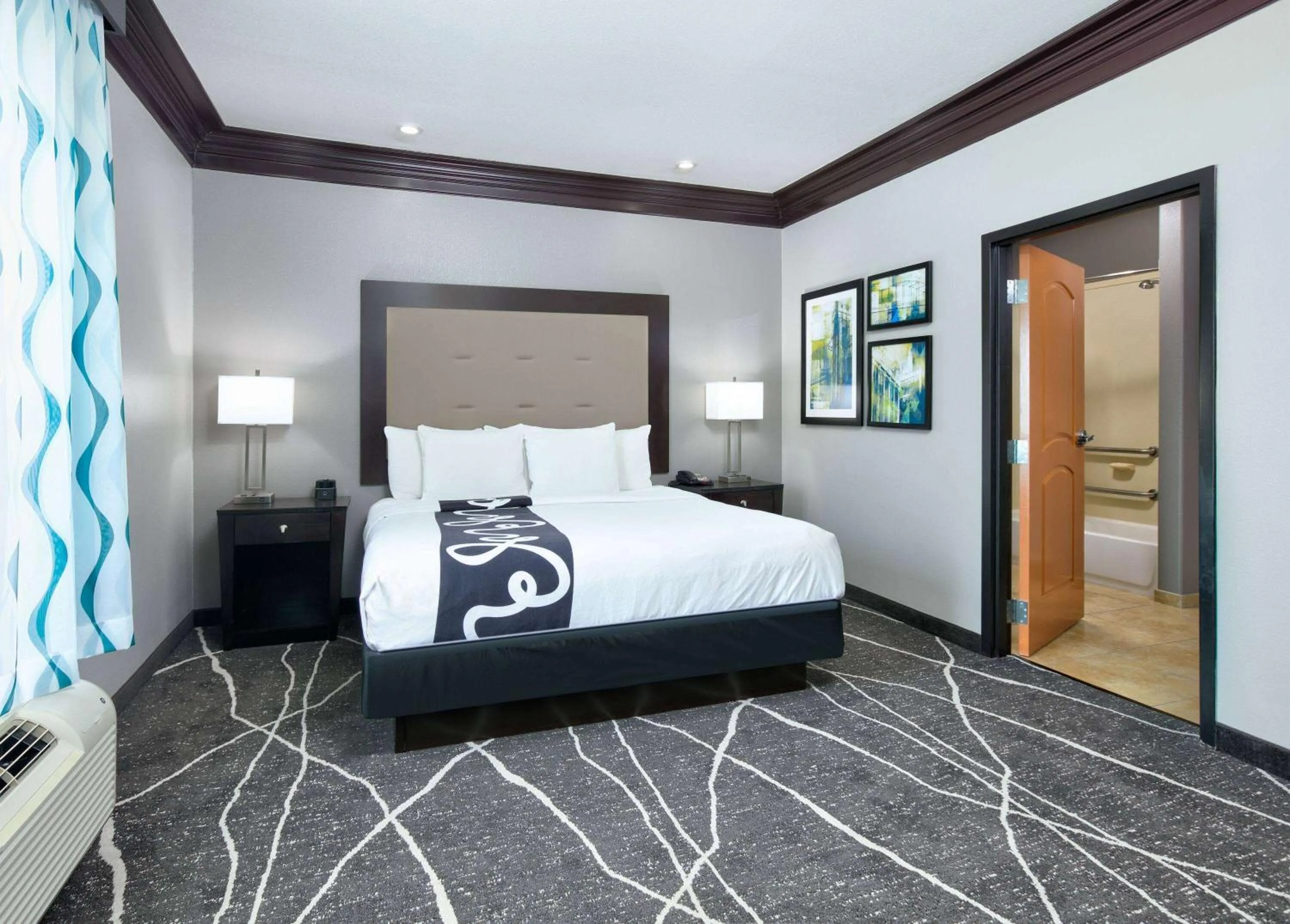 Bed in La Quinta by Wyndham Little Rock - Bryant