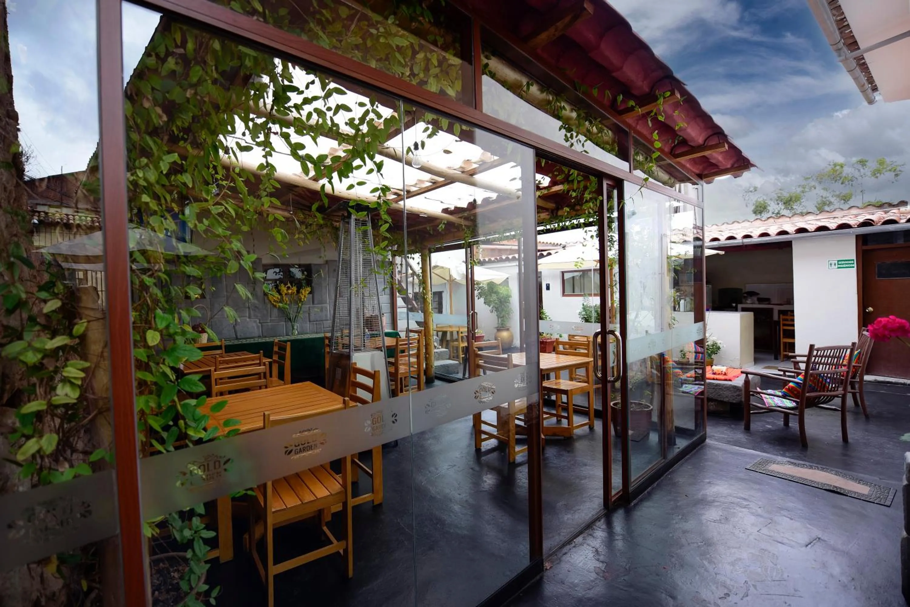 Restaurant/places to eat in Hotel Boutique Gold Garden