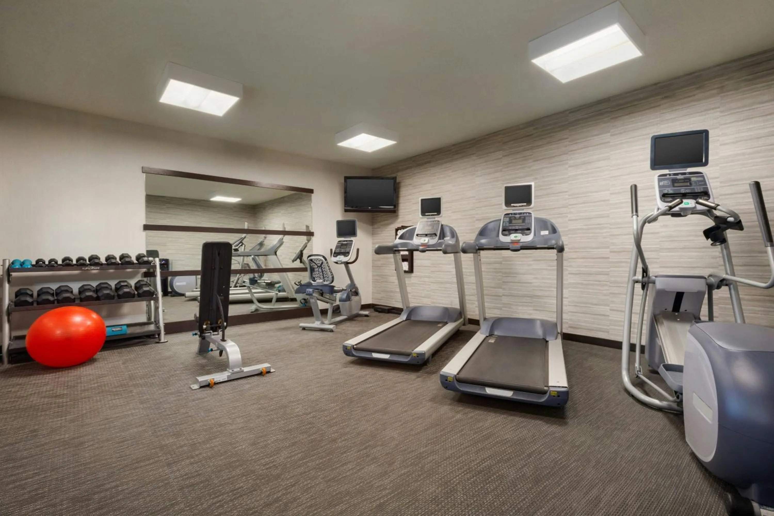 Fitness centre/facilities in Courtyard Akron Fairlawn