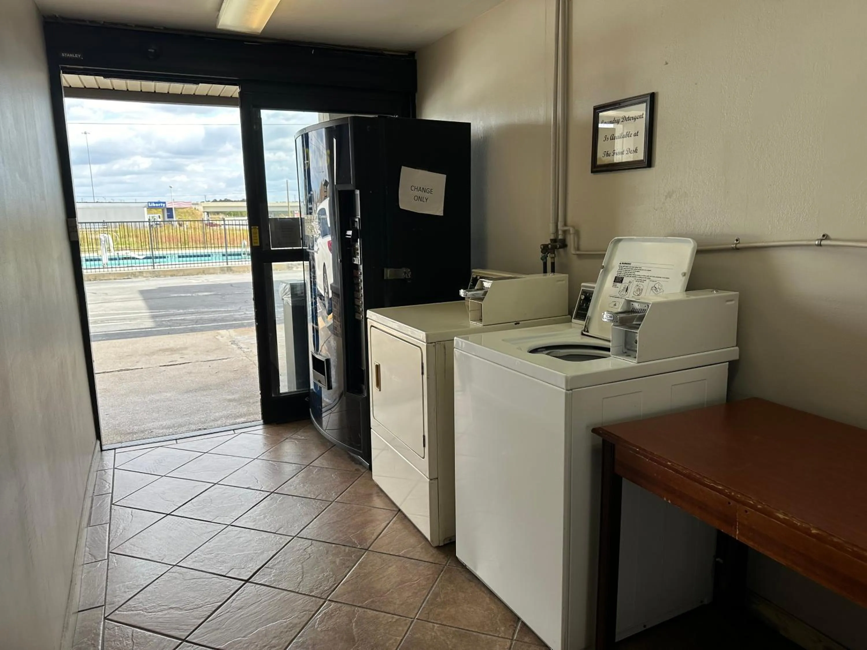 vending machine in Quality Inn Calhoun North I-75