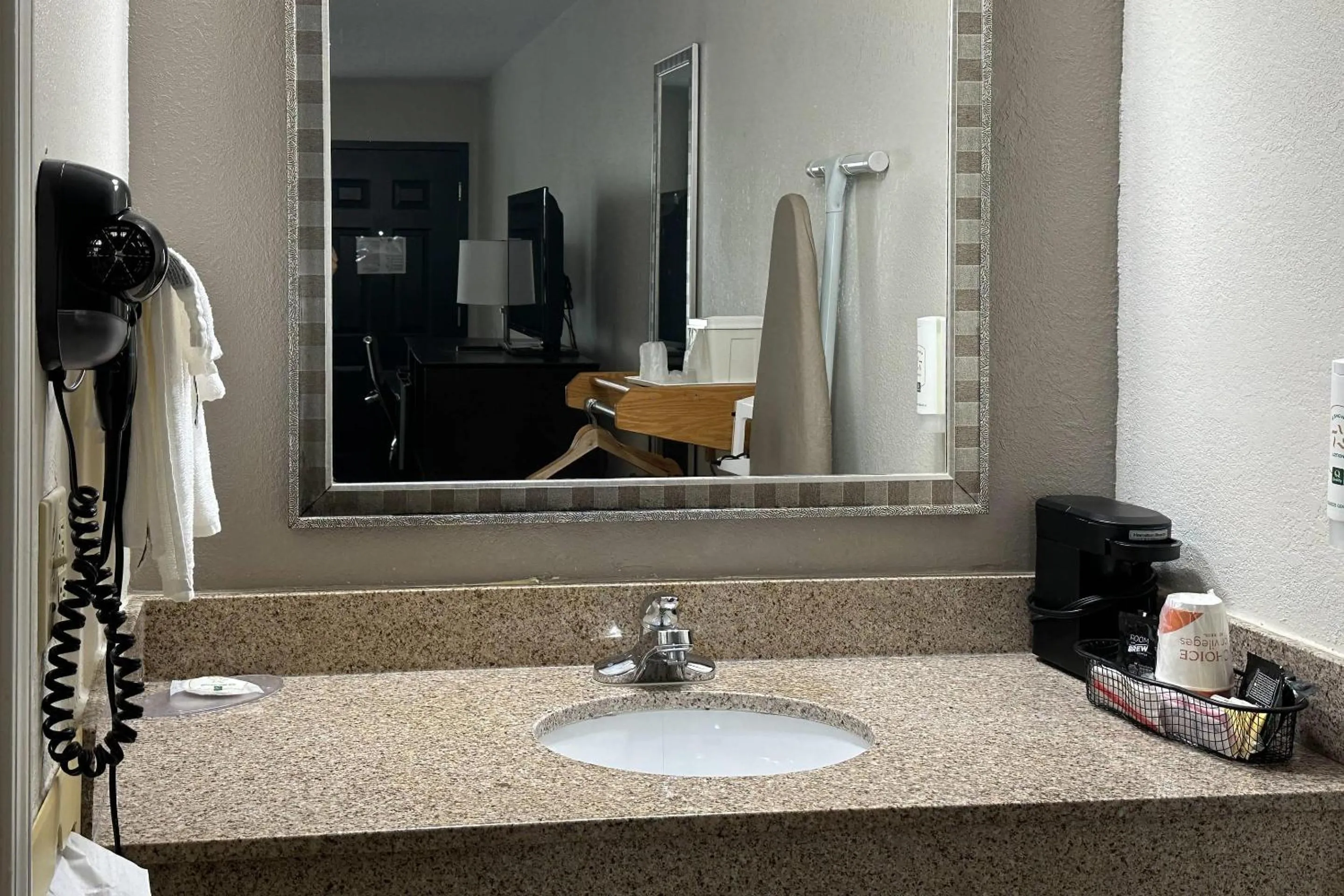 Bedroom in Quality Inn Calhoun North I-75