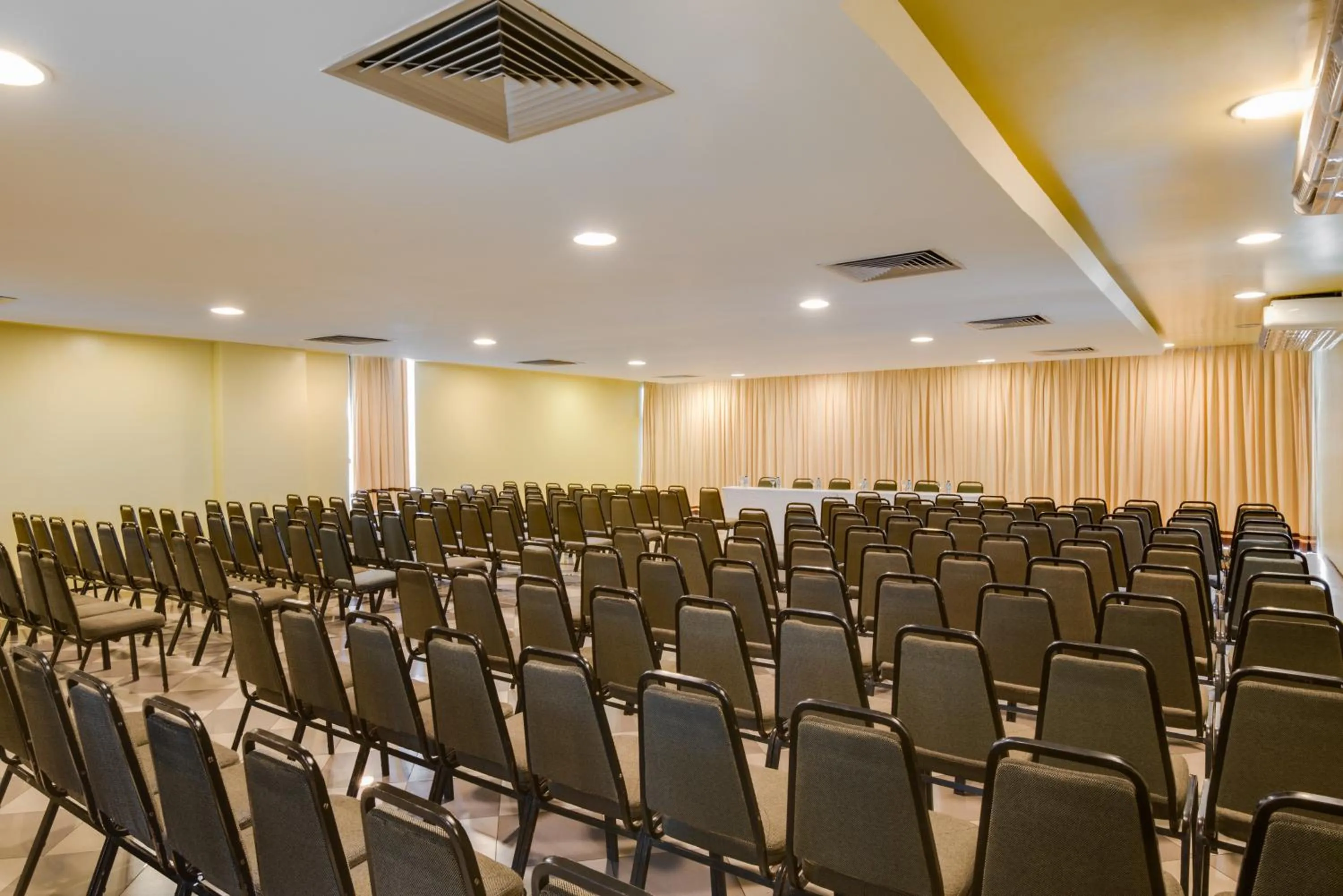 Business facilities in Brisamar Hotel & SPA São Luís