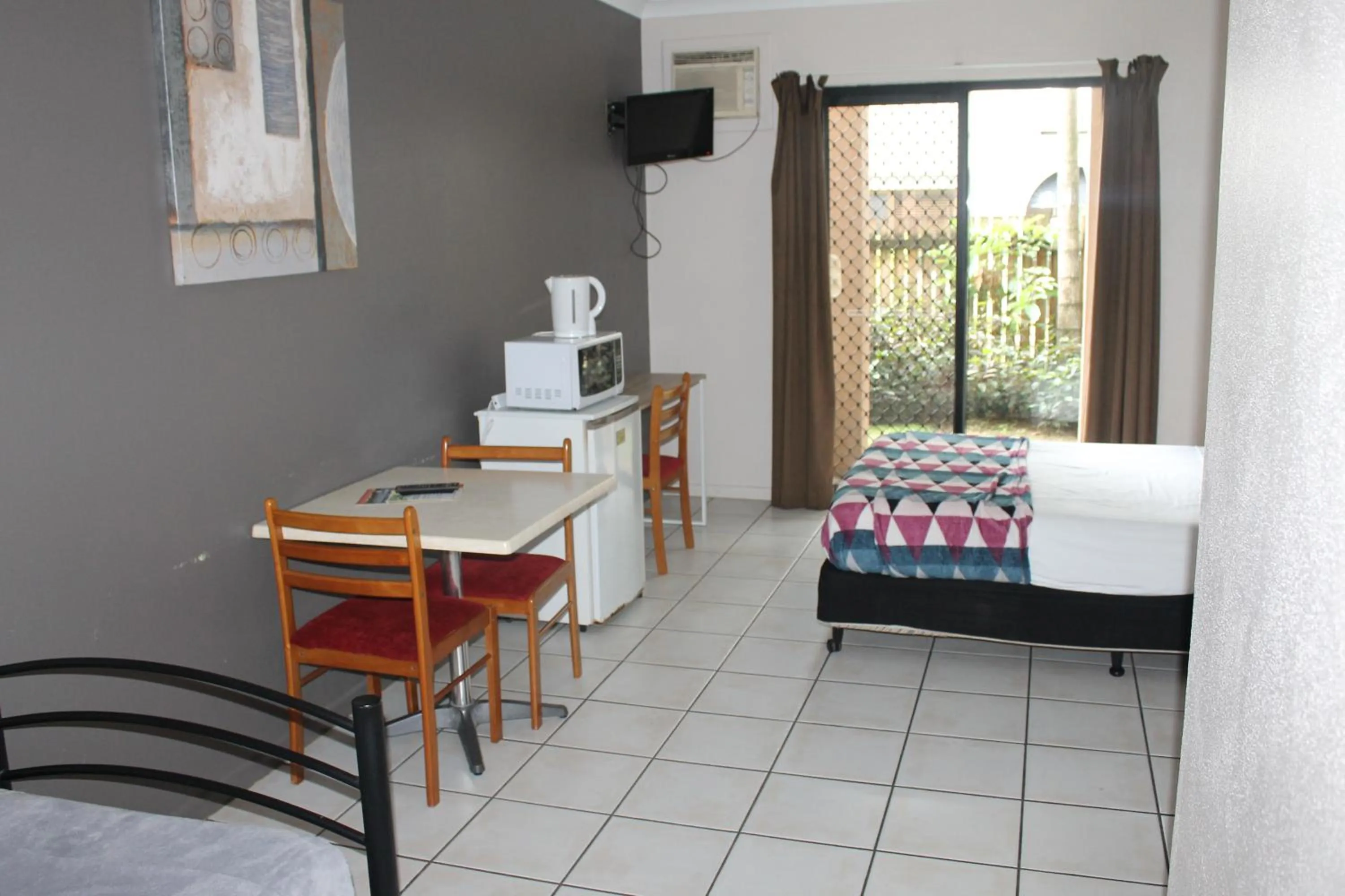 Photo of the whole room, Bed in Bohemia Resort Cairns