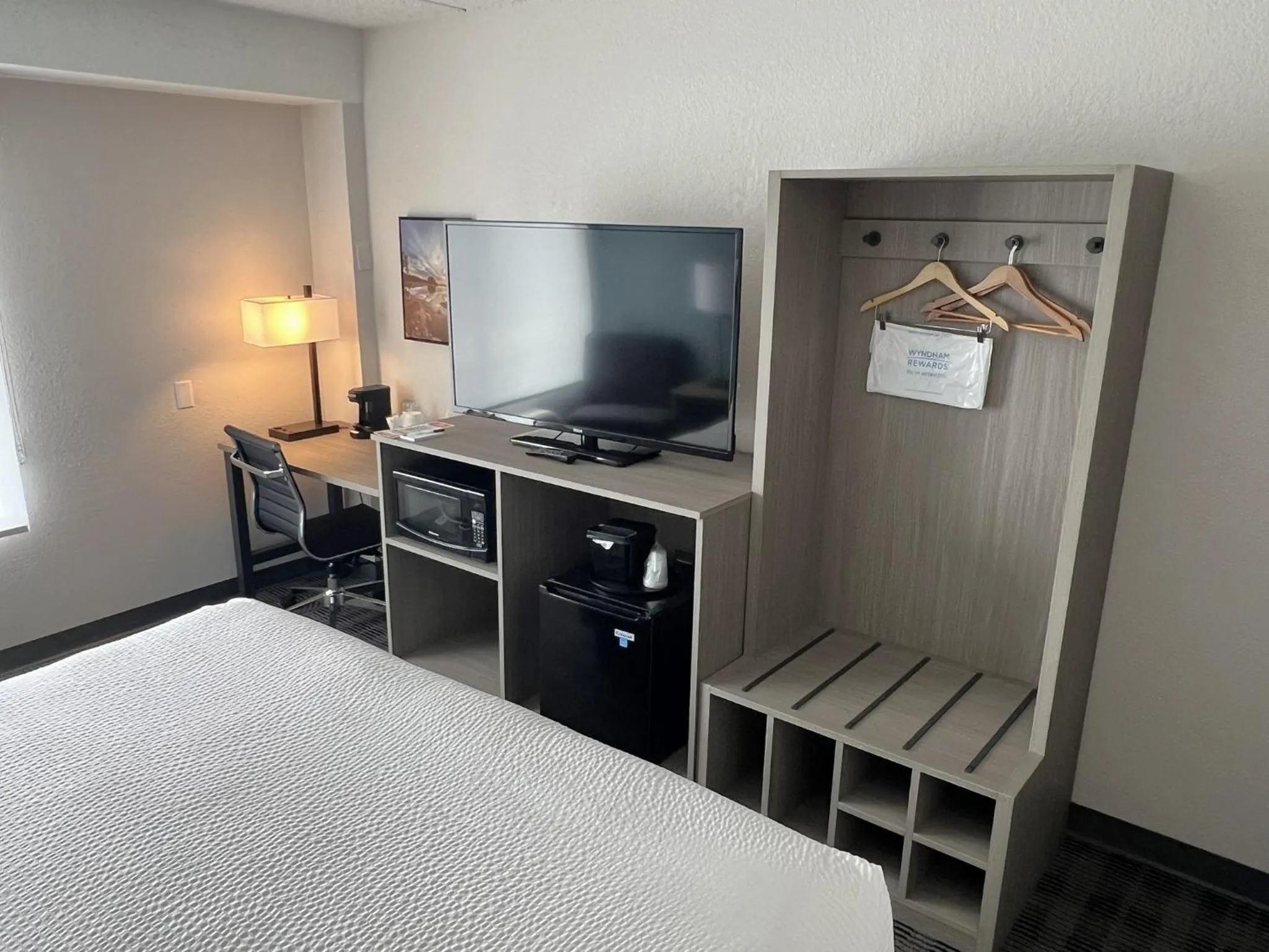 TV and multimedia, Bed in AmericInn by Wyndham Baxter Brainerd