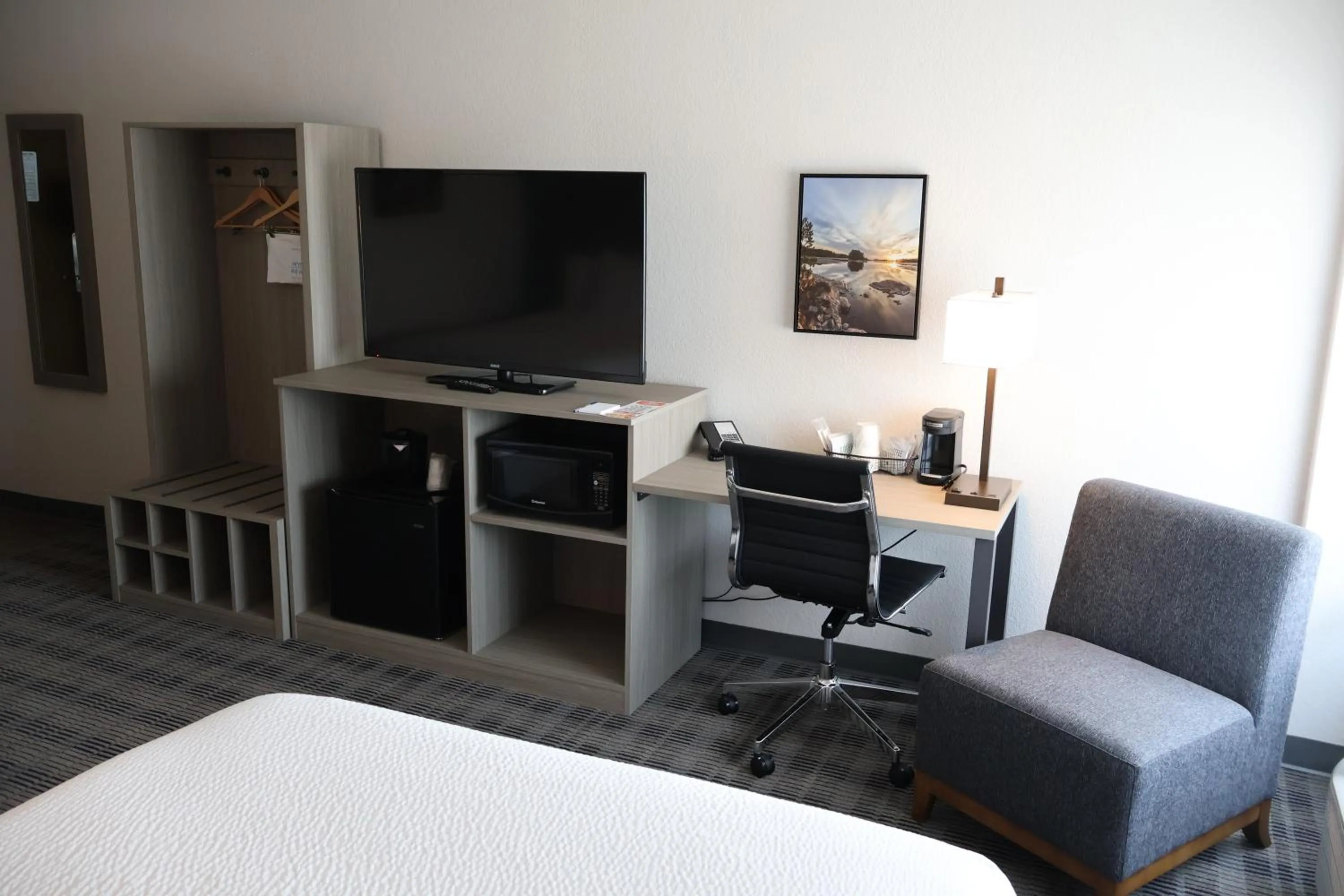 TV and multimedia, Bed in AmericInn by Wyndham Baxter Brainerd