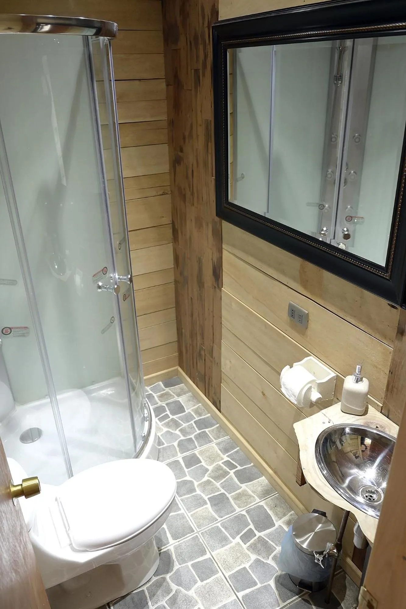 Toilet in Hotel Boutique Antukenu