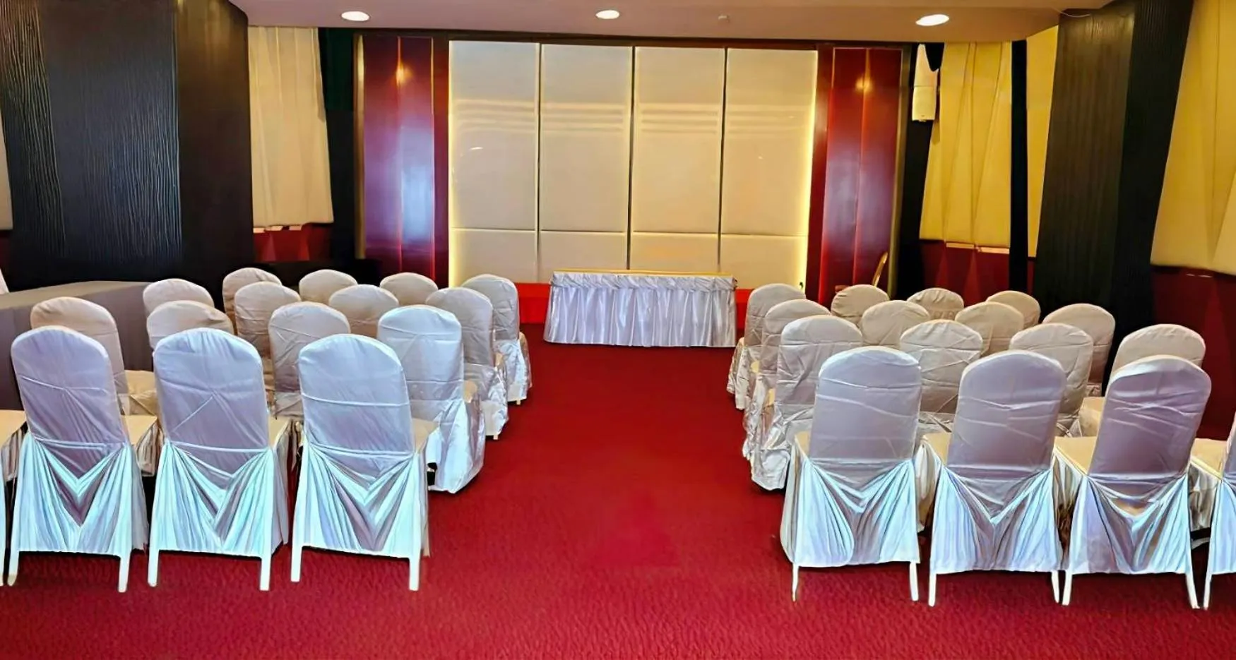 Meeting/conference room in Royal Phala Cliff Beach Resort