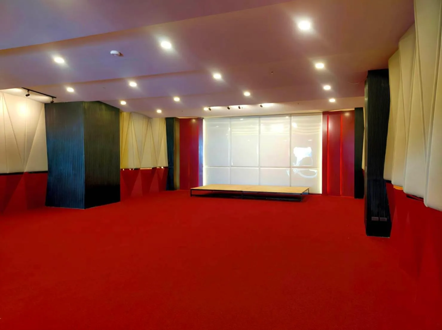 Meeting/conference room in Royal Phala Cliff Beach Resort