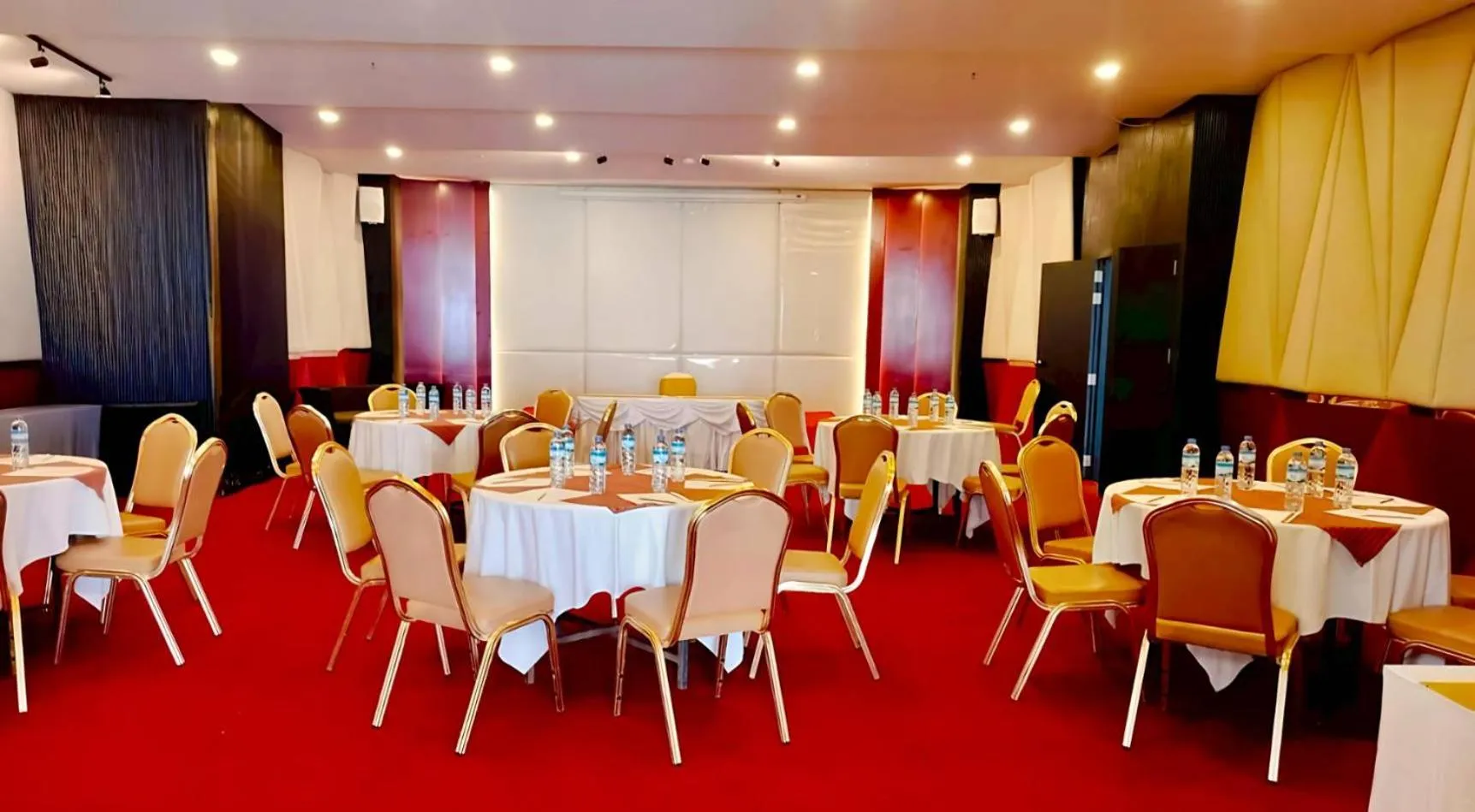 Meeting/conference room in Royal Phala Cliff Beach Resort