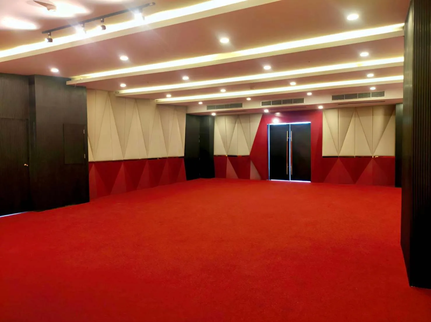 Meeting/conference room in Royal Phala Cliff Beach Resort