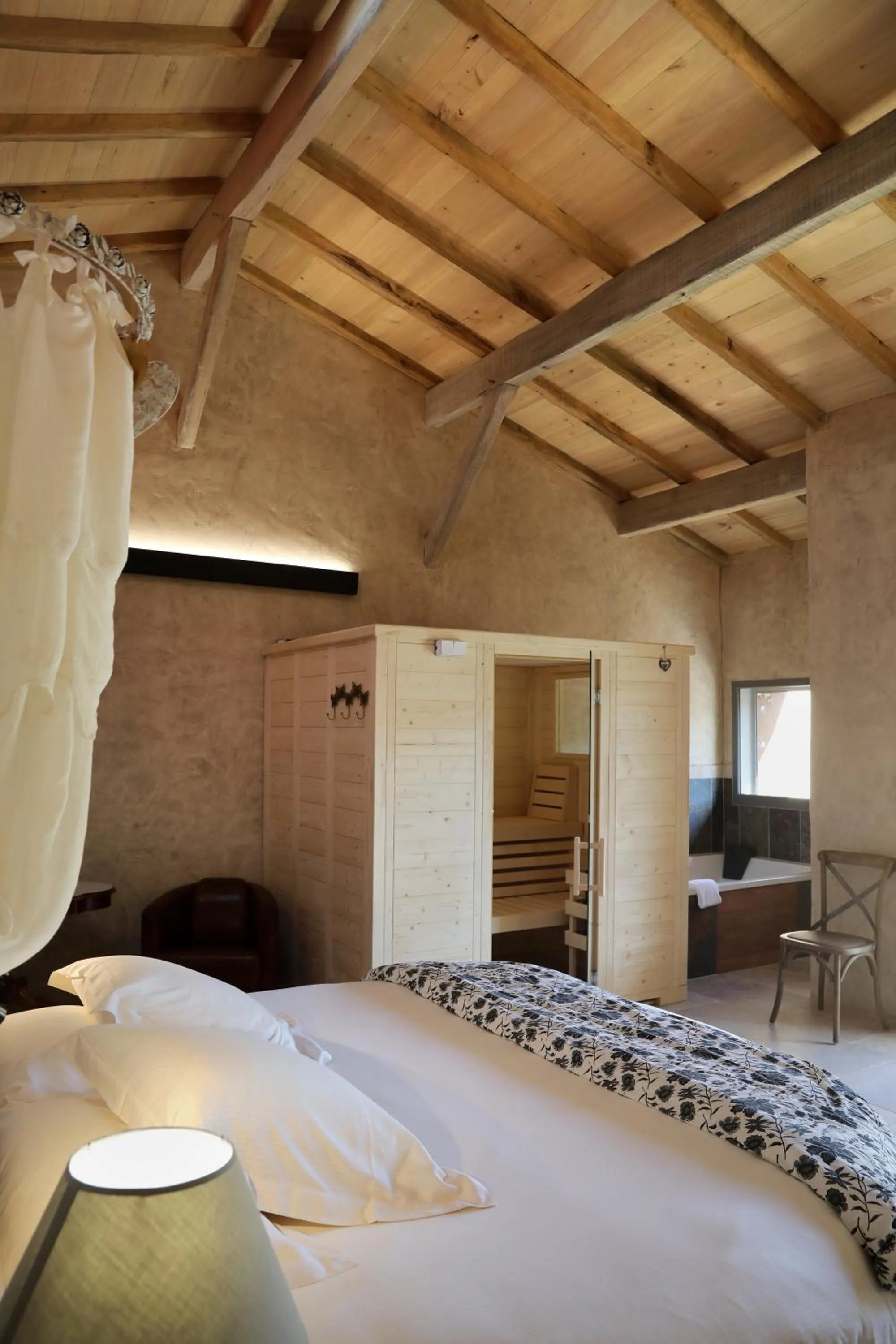 Bed in Hôtel-Spa Le Saint Cirq