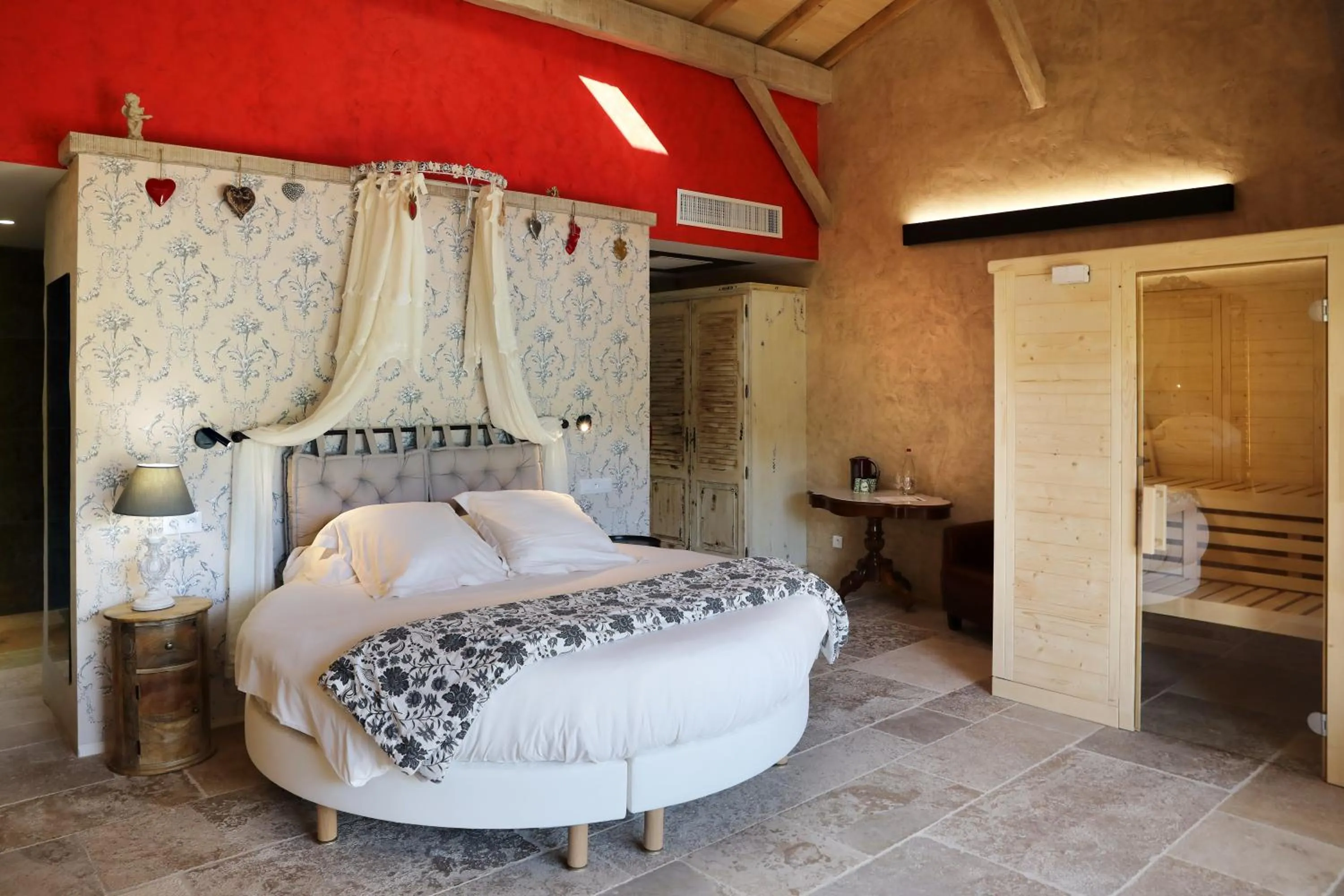 Bed in Hôtel-Spa Le Saint Cirq