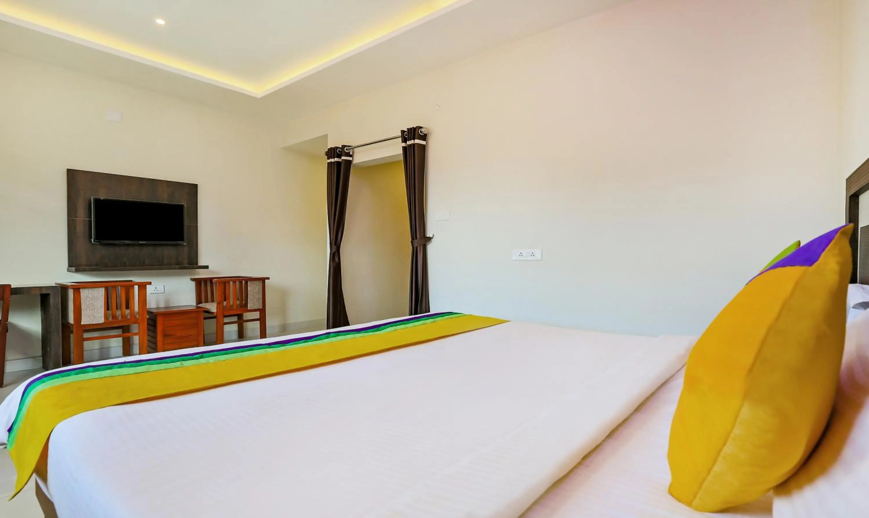 Bedroom, Bed in Itsy Hotels Kottaram Residency, 10 Mins To Botanical Garden
