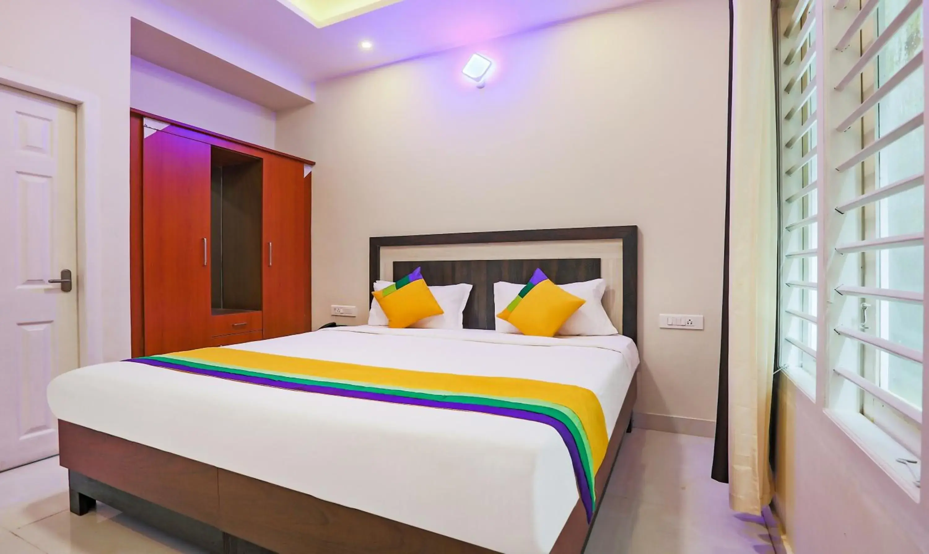 Standard Double Room - single occupancy in Itsy Hotels Kottaram Residency, 10 Mins To Botanical Garden Standard Double Room - single occupancy in Itsy Hotels Kottaram Residency, 10 Mins To Botanical Garden